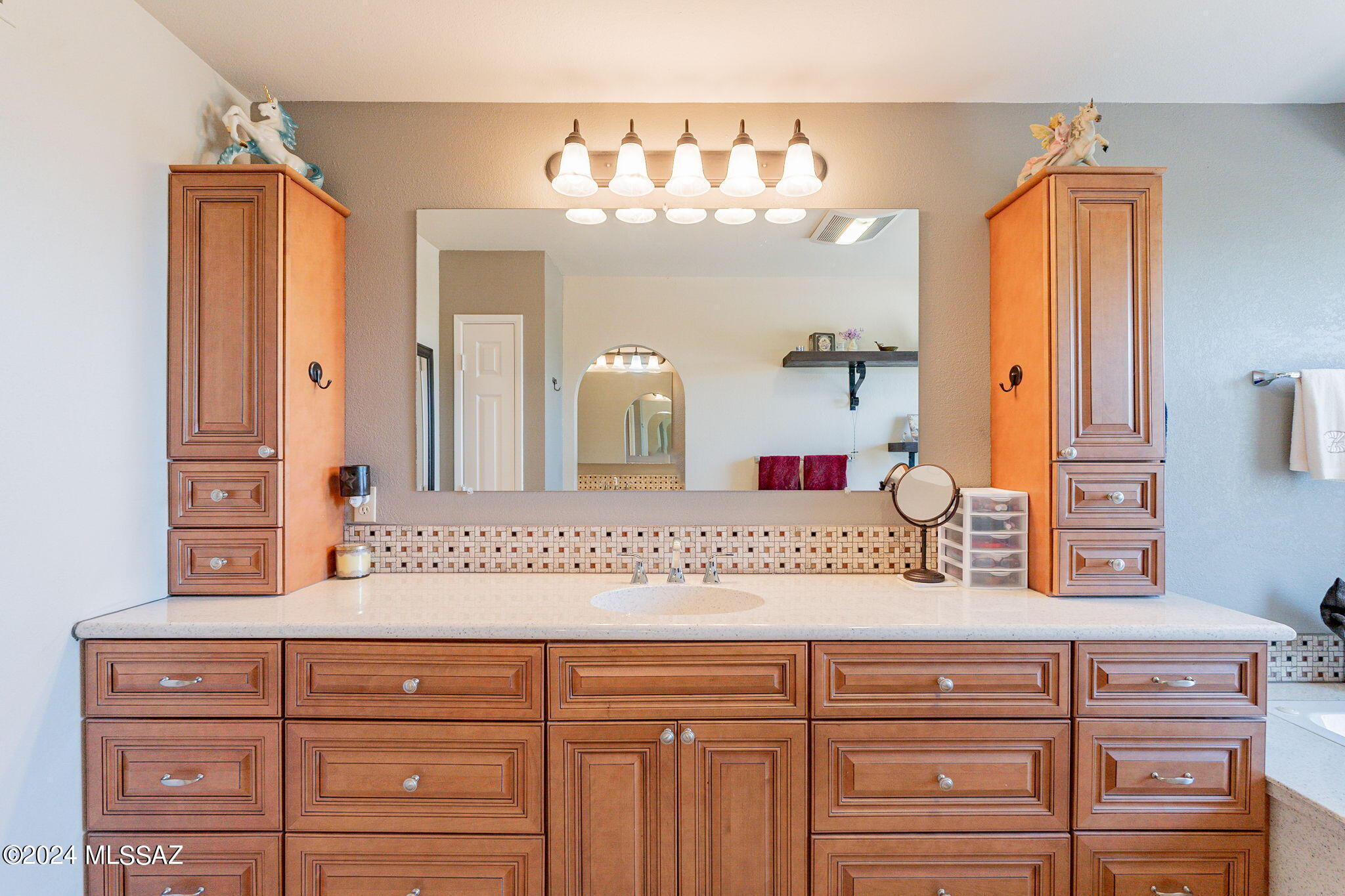 1818 S Camino Del Sol