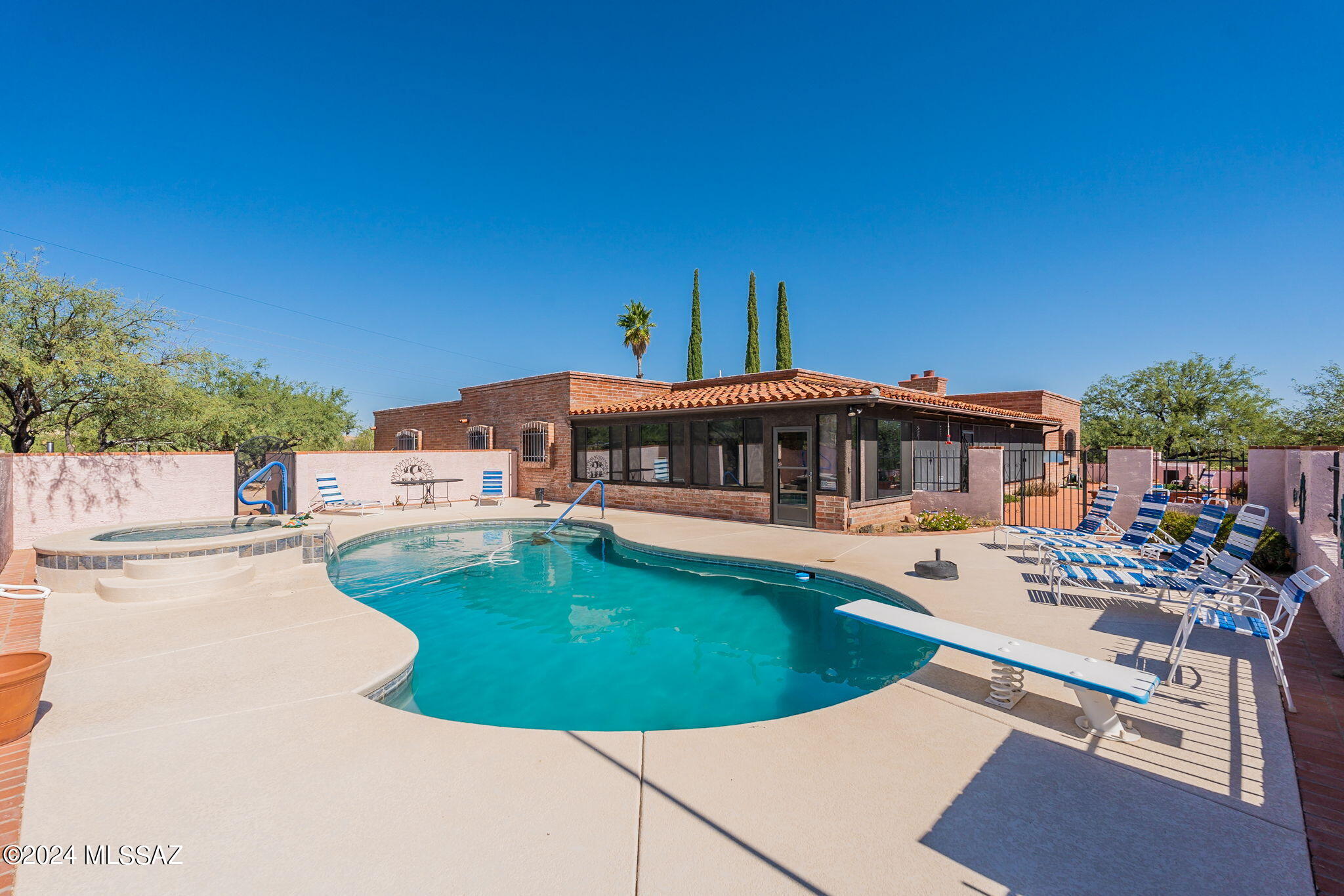 1818 S Camino Del Sol