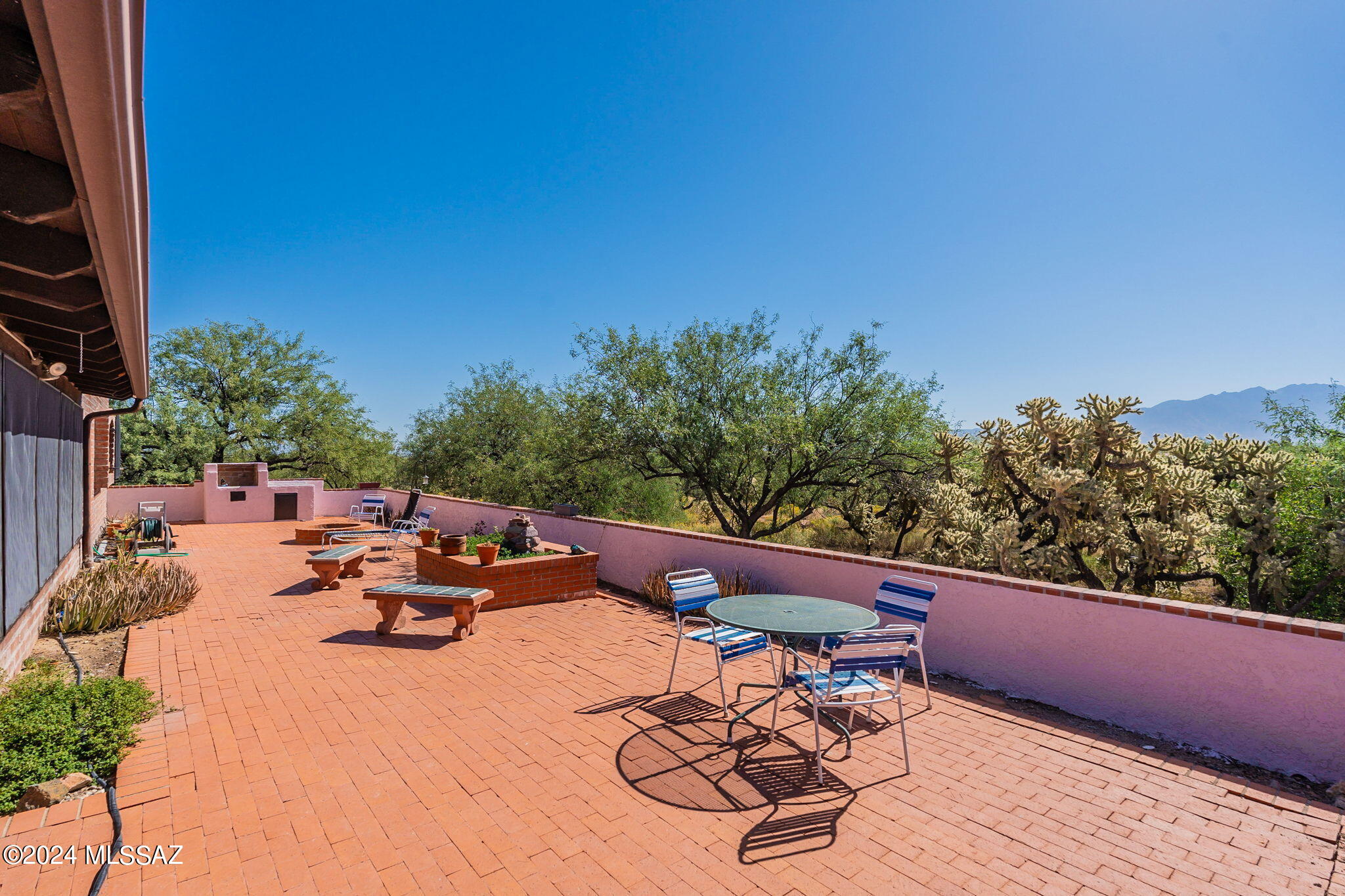 1818 S Camino Del Sol