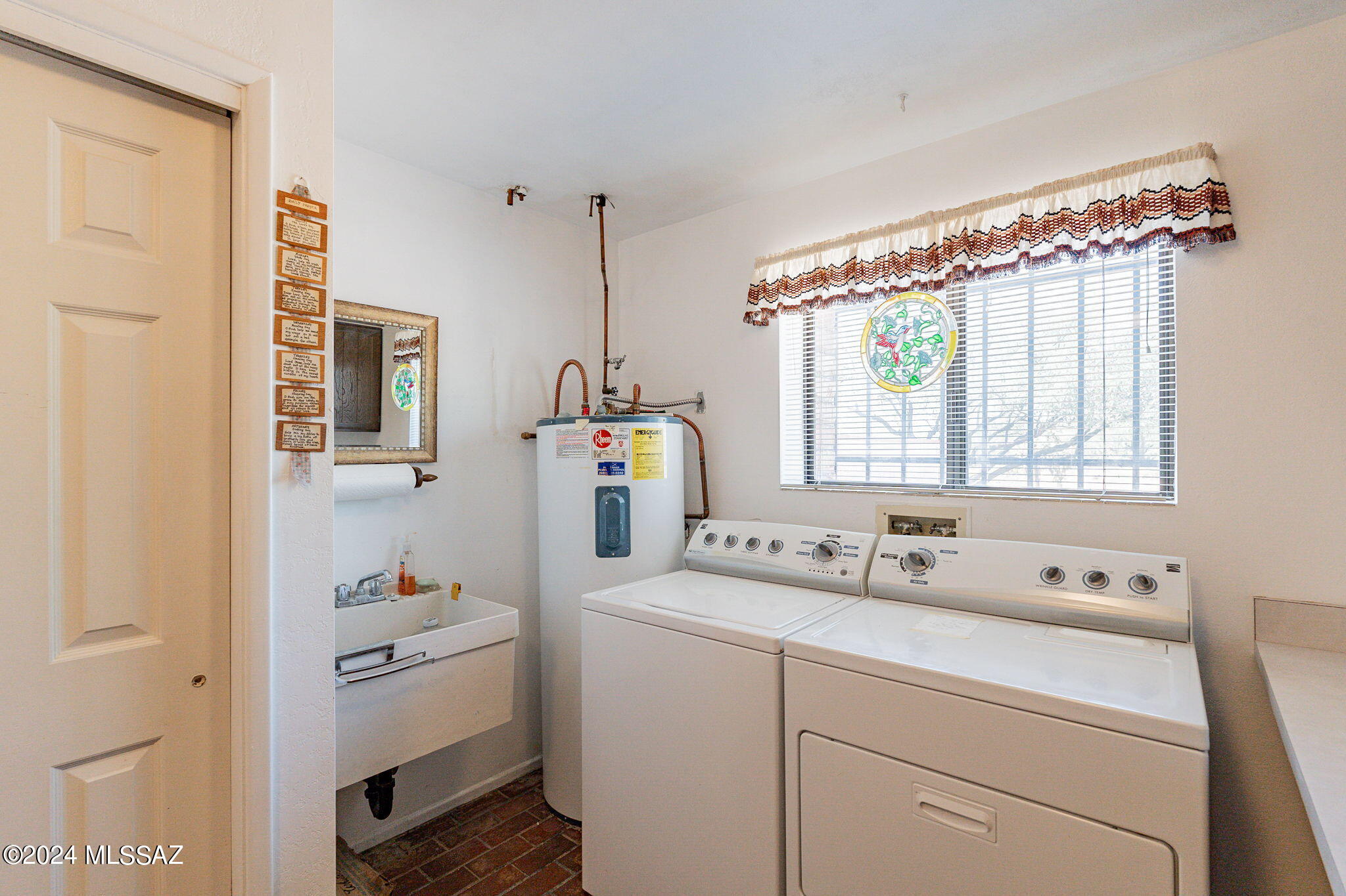 1818 S Camino Del Sol