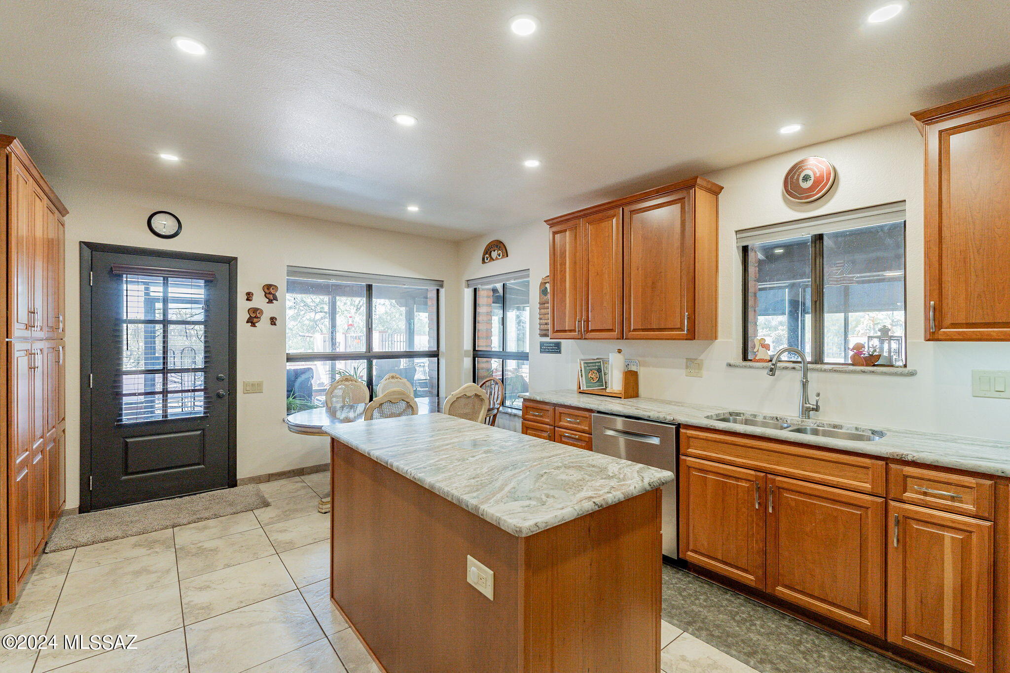 1818 S Camino Del Sol