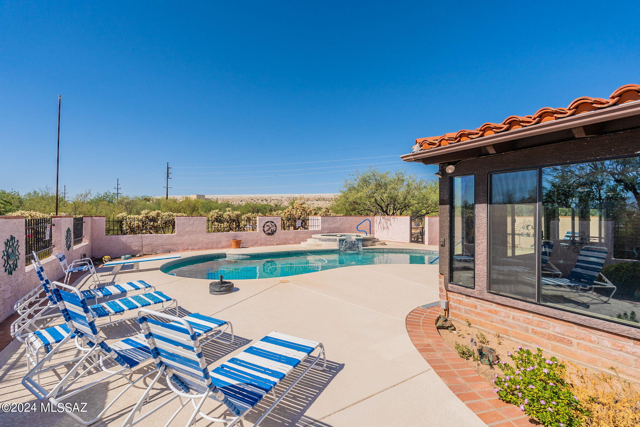 1818 S Camino Del Sol