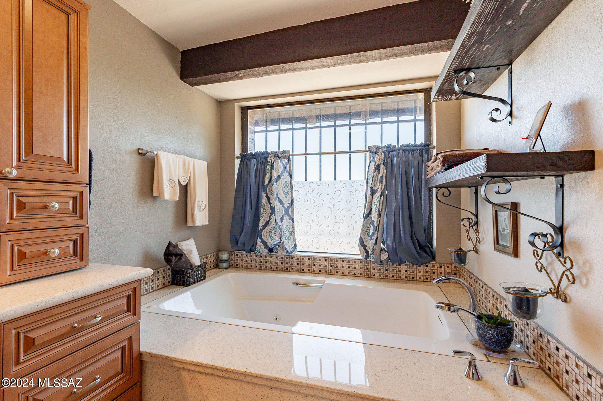 1818 S Camino Del Sol