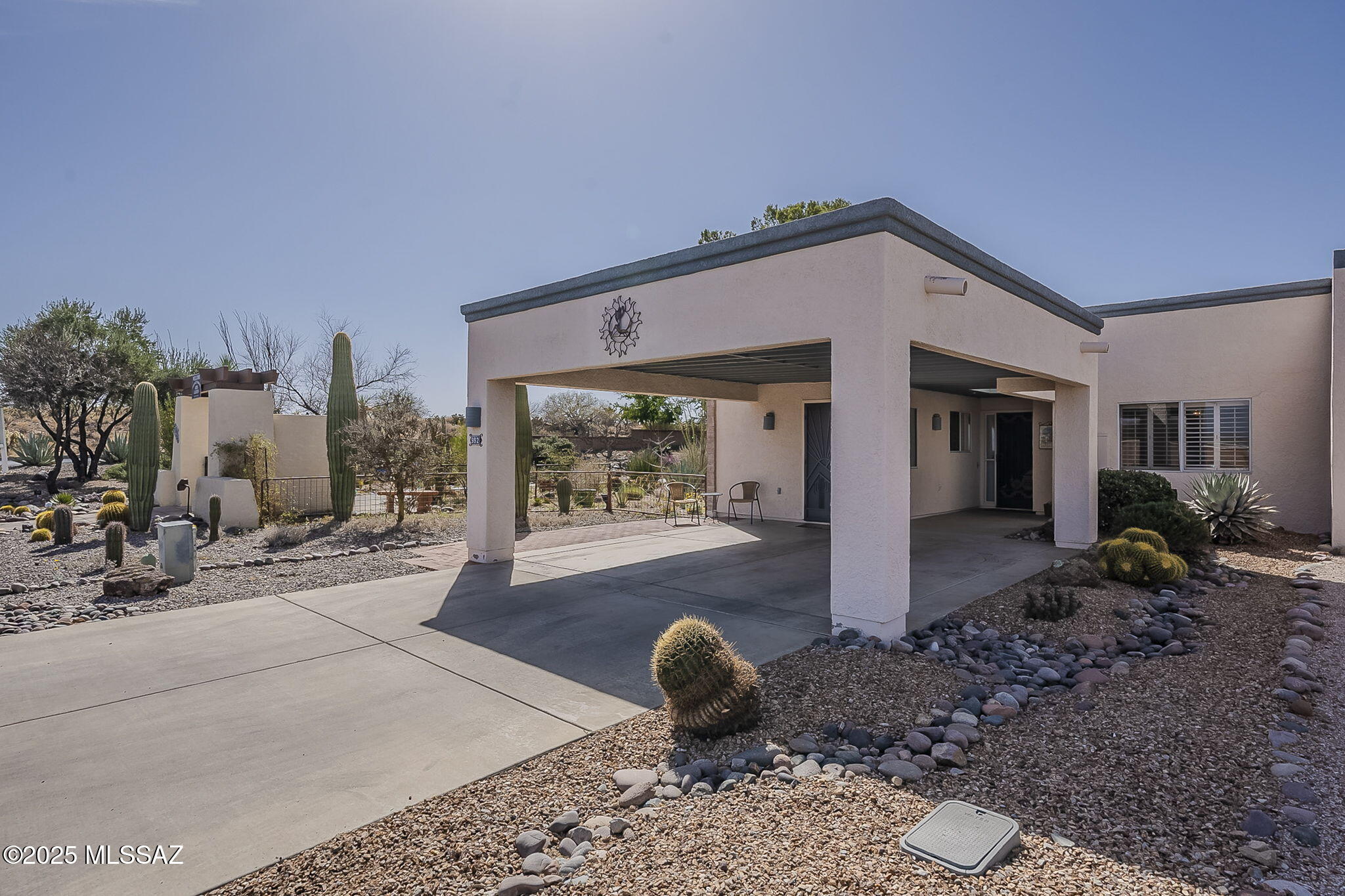 992 W Camino del Arrendajo