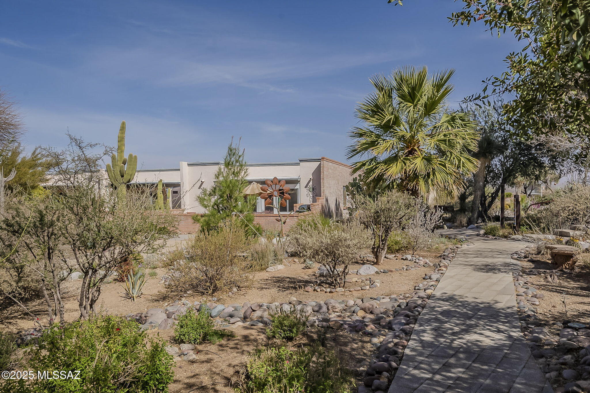 992 W Camino del Arrendajo