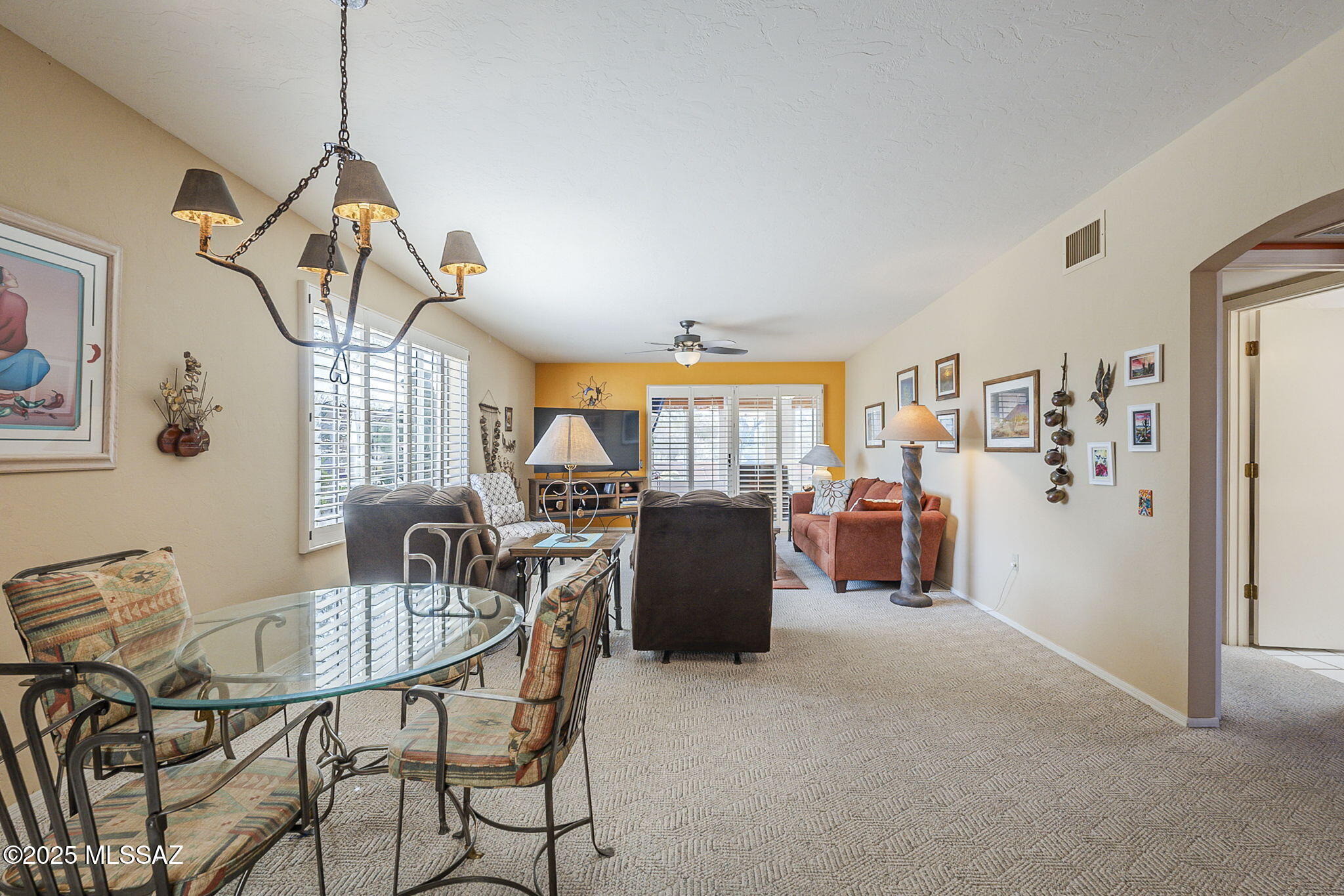 992 W Camino del Arrendajo