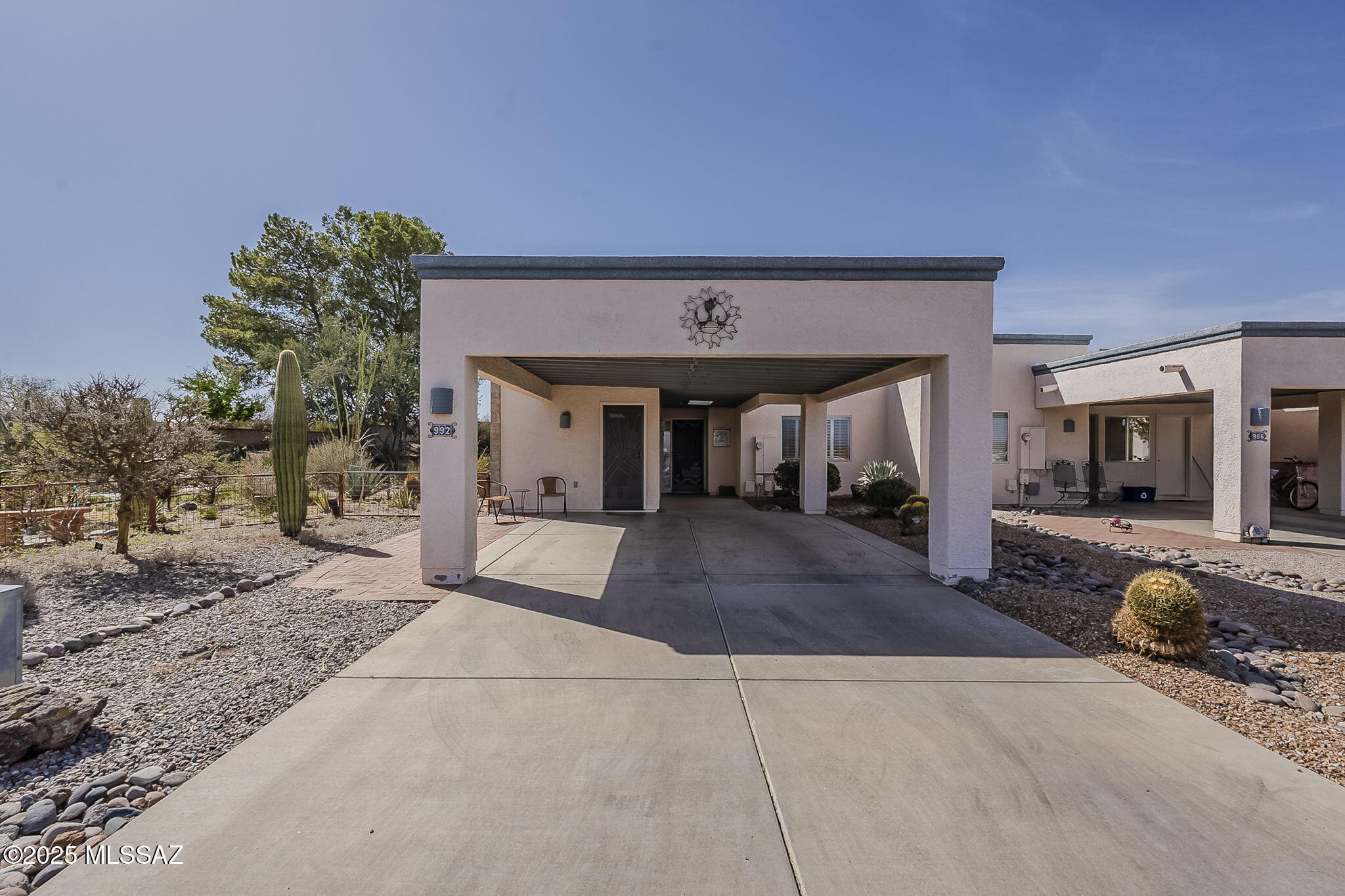 992 W Camino del Arrendajo