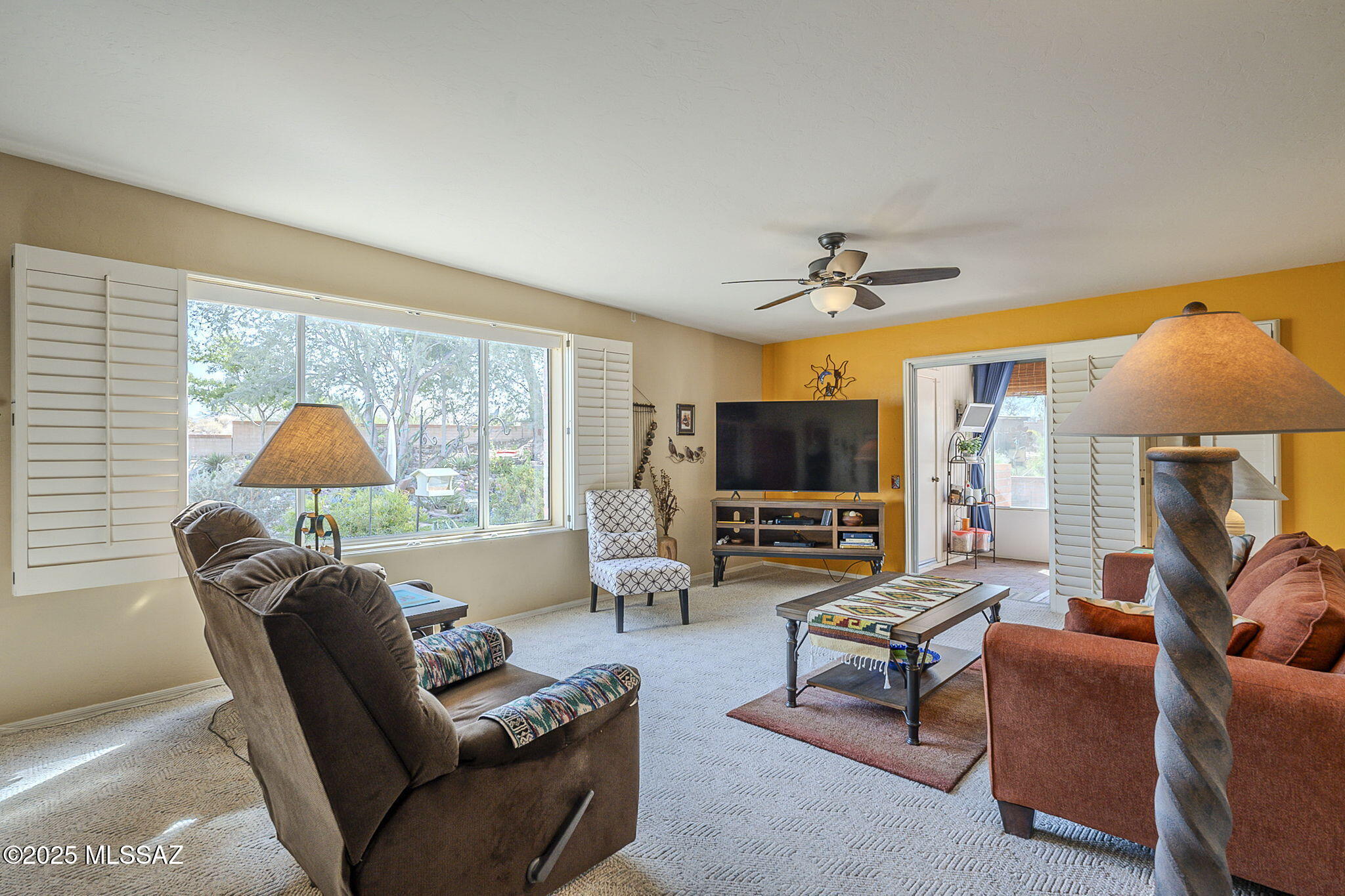 992 W Camino del Arrendajo