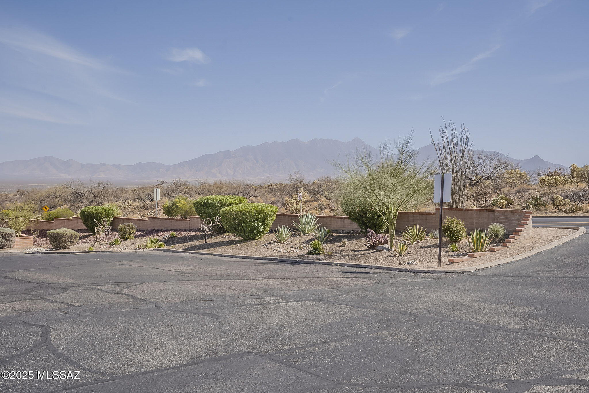 992 W Camino del Arrendajo