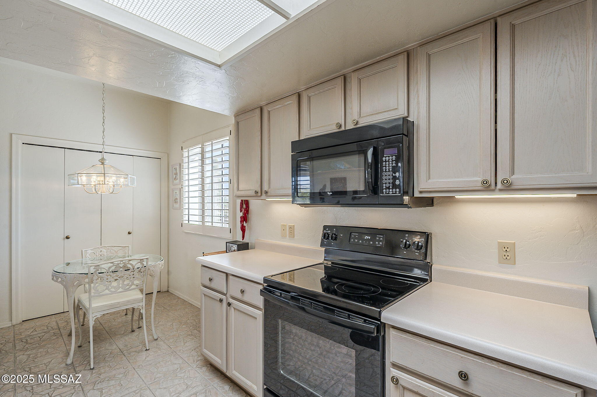 992 W Camino del Arrendajo