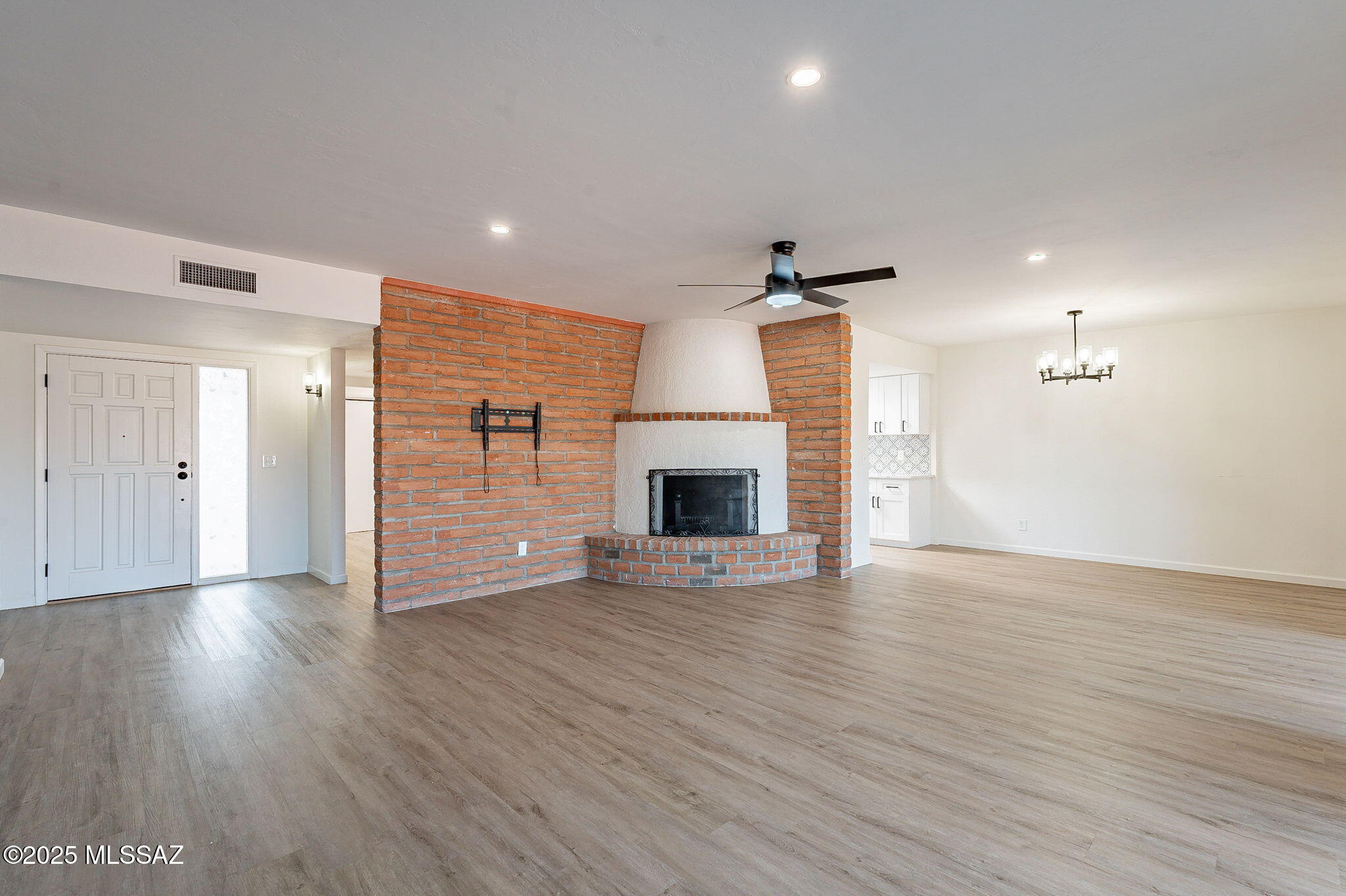 723 S Camino del Monte