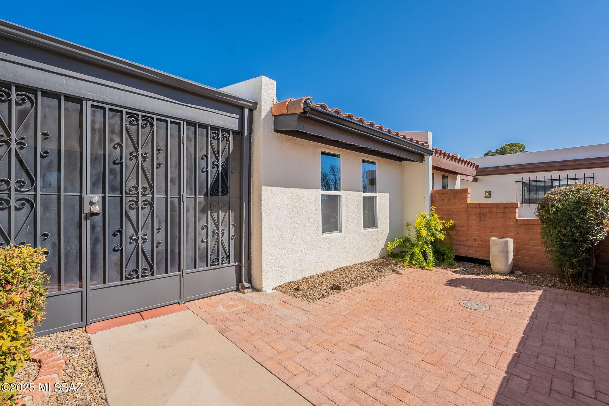 723 S Camino del Monte