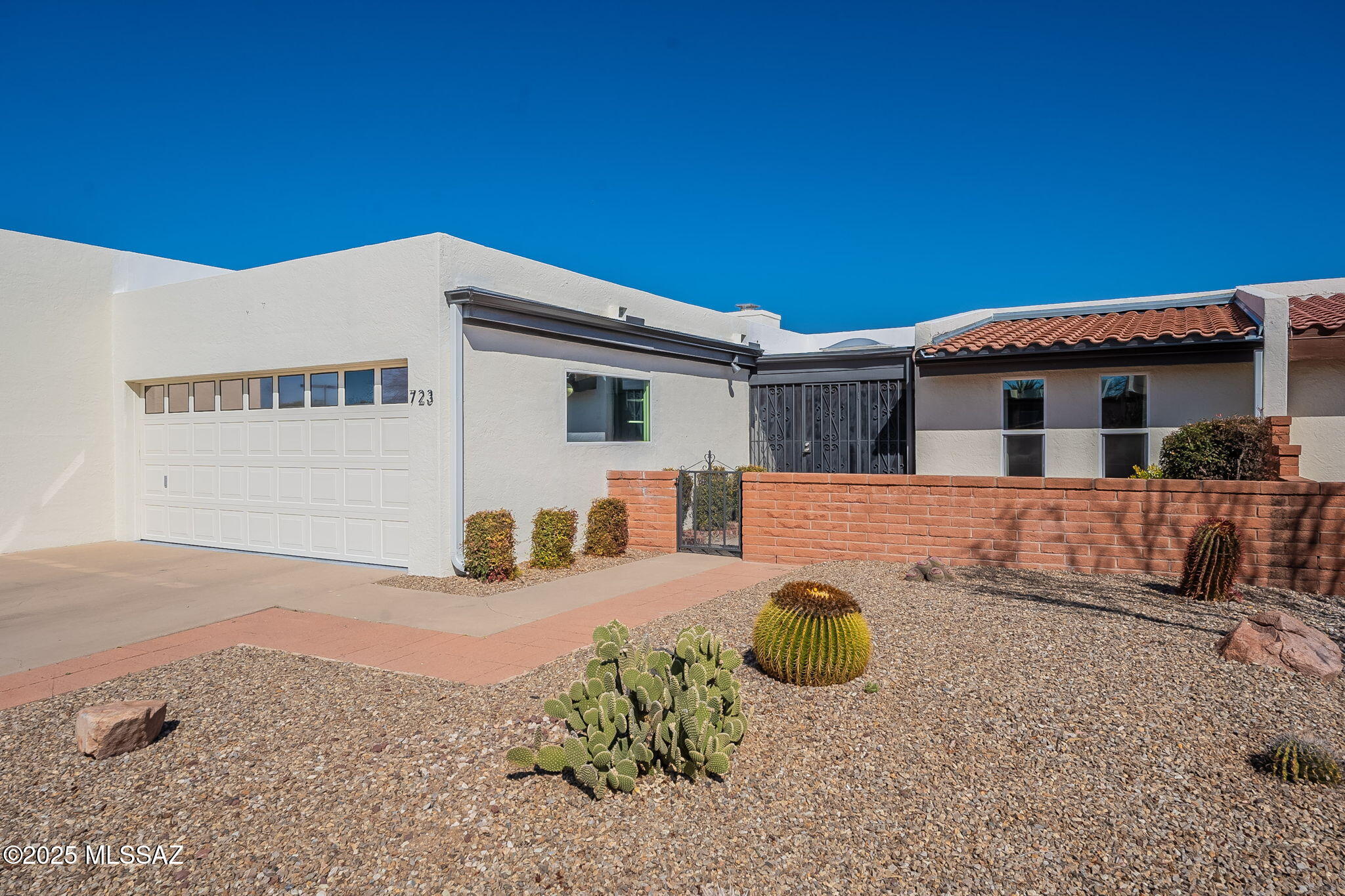 723 S Camino del Monte