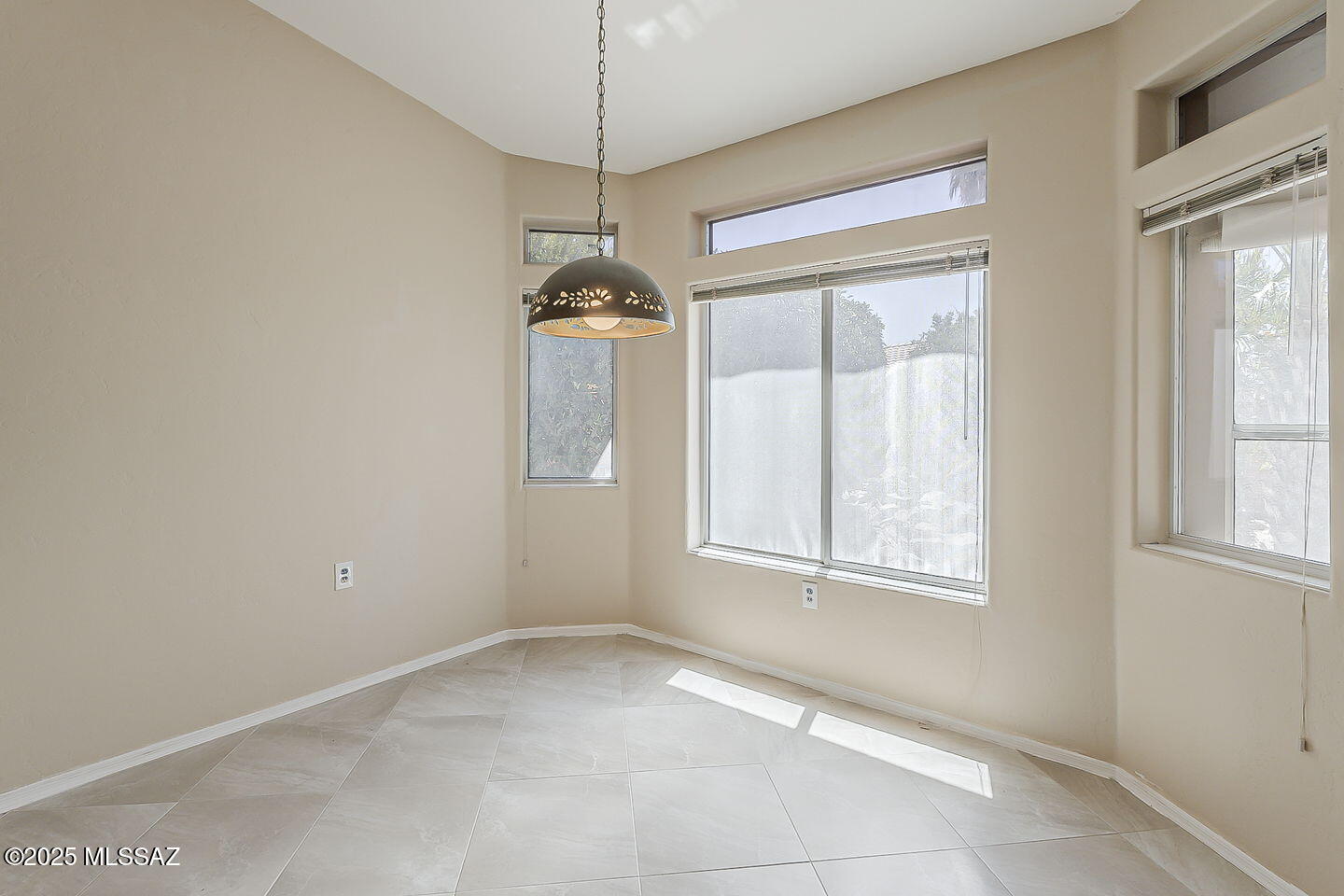 1145 W Placita Lucinda