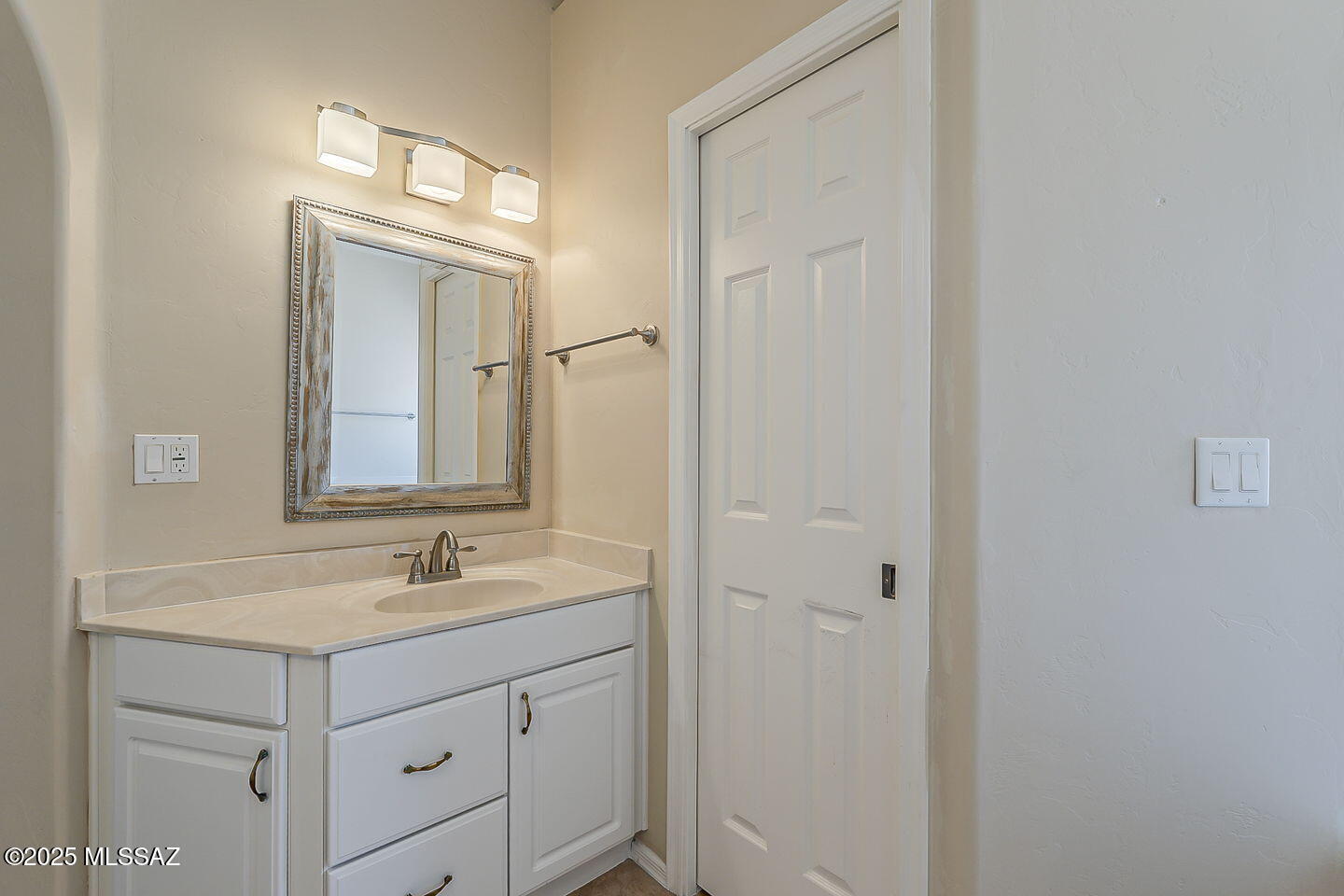 1145 W Placita Lucinda