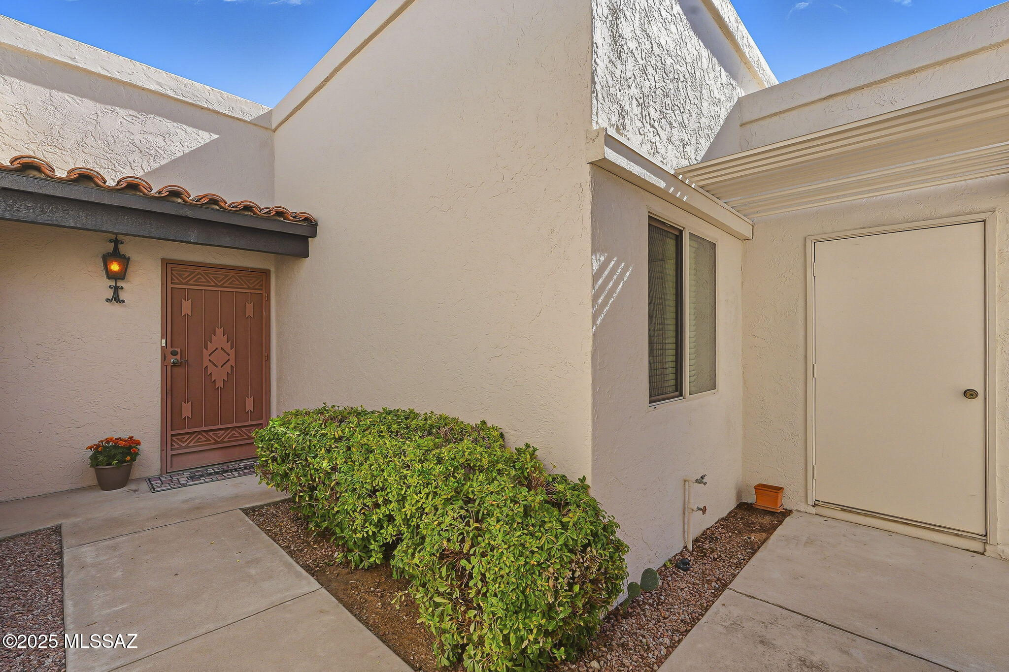 375 S Placita La Paz