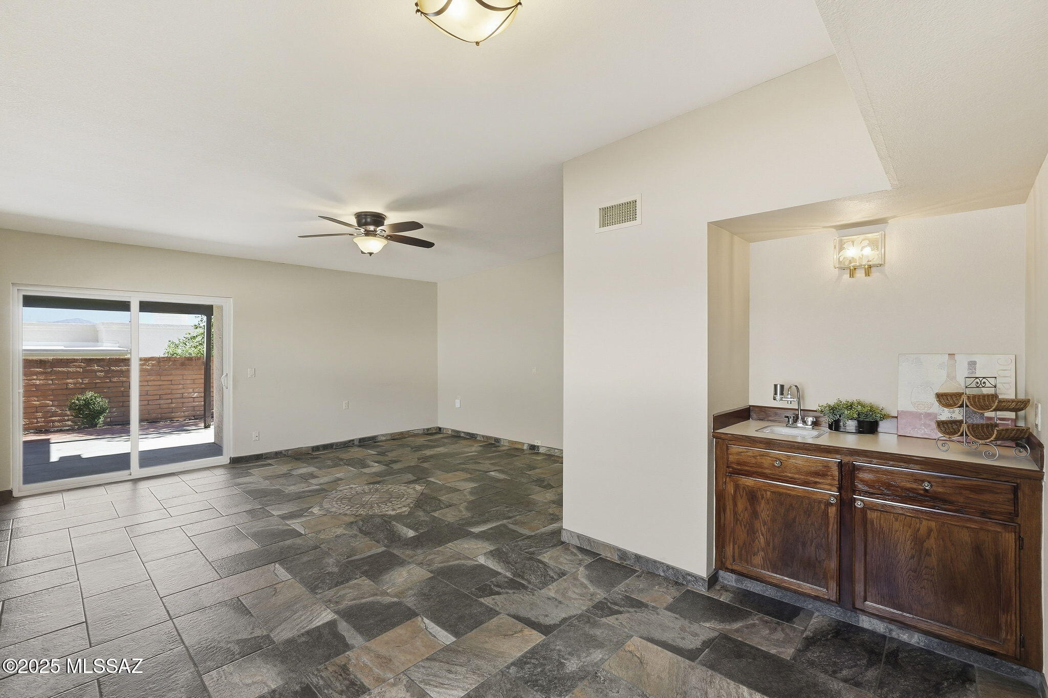 375 S Placita La Paz