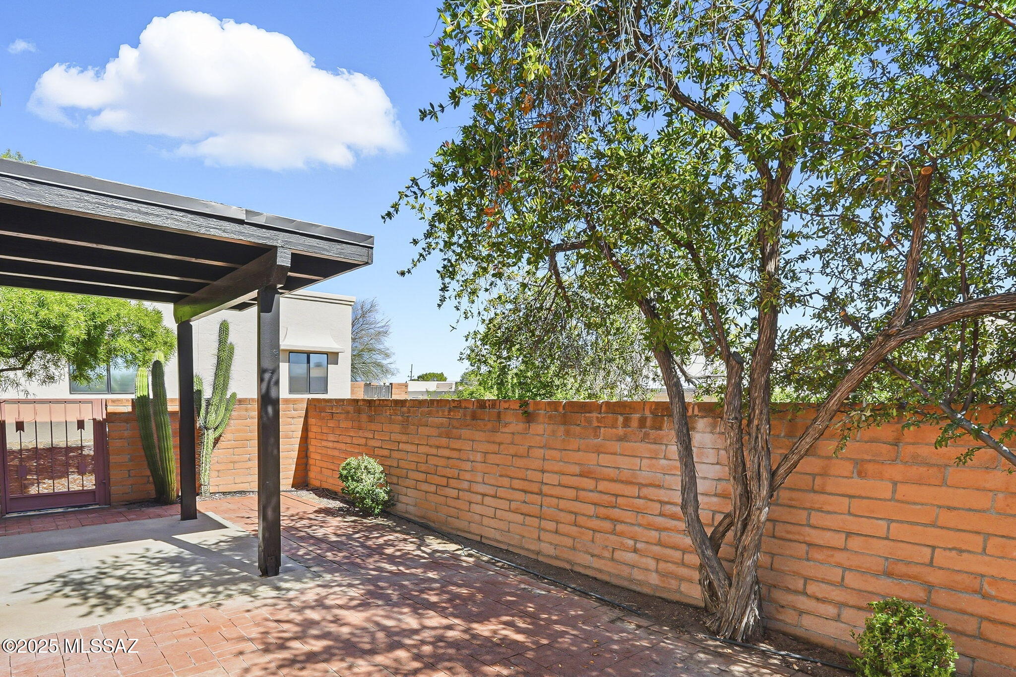 375 S Placita La Paz