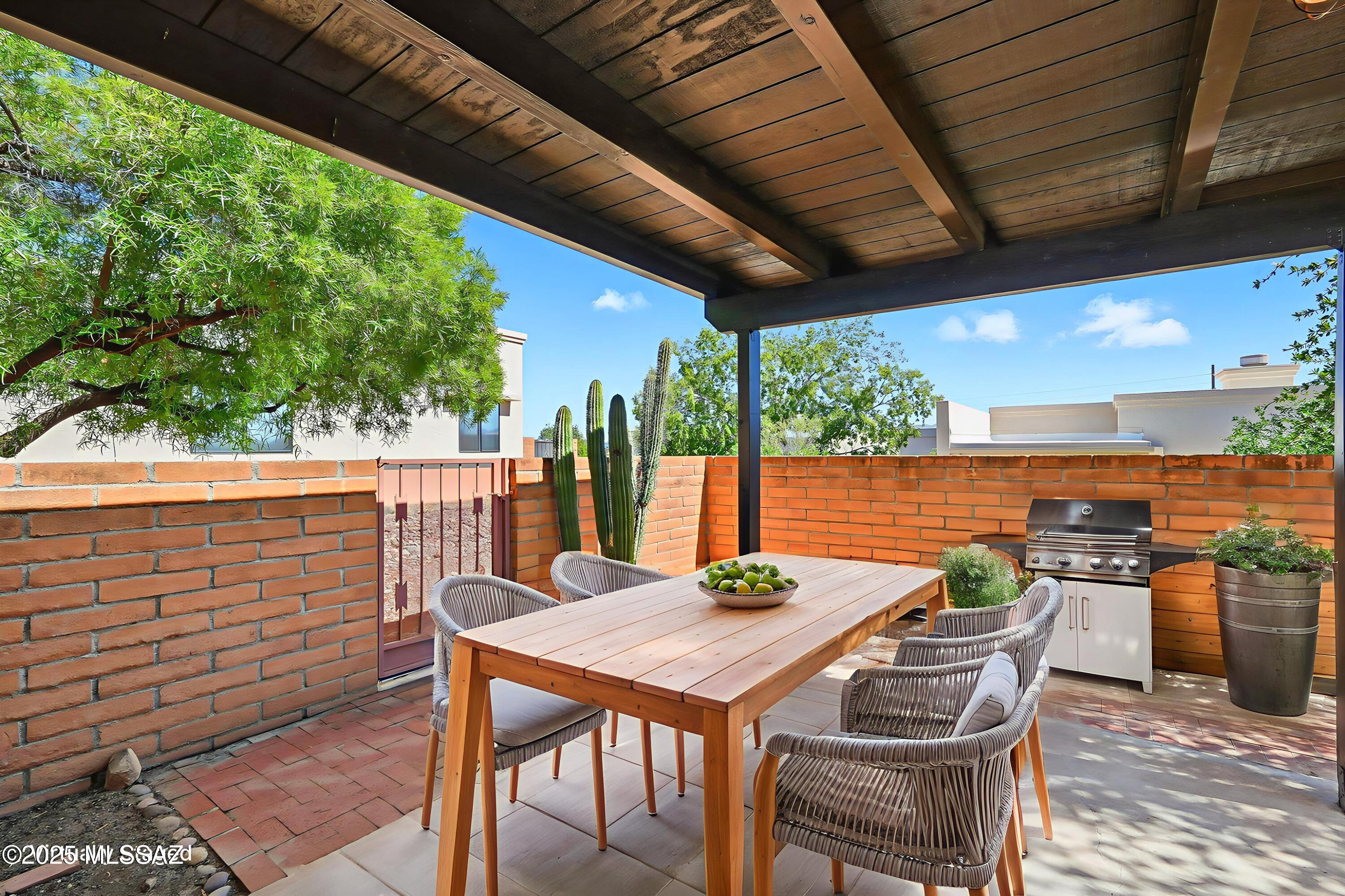 375 S Placita La Paz