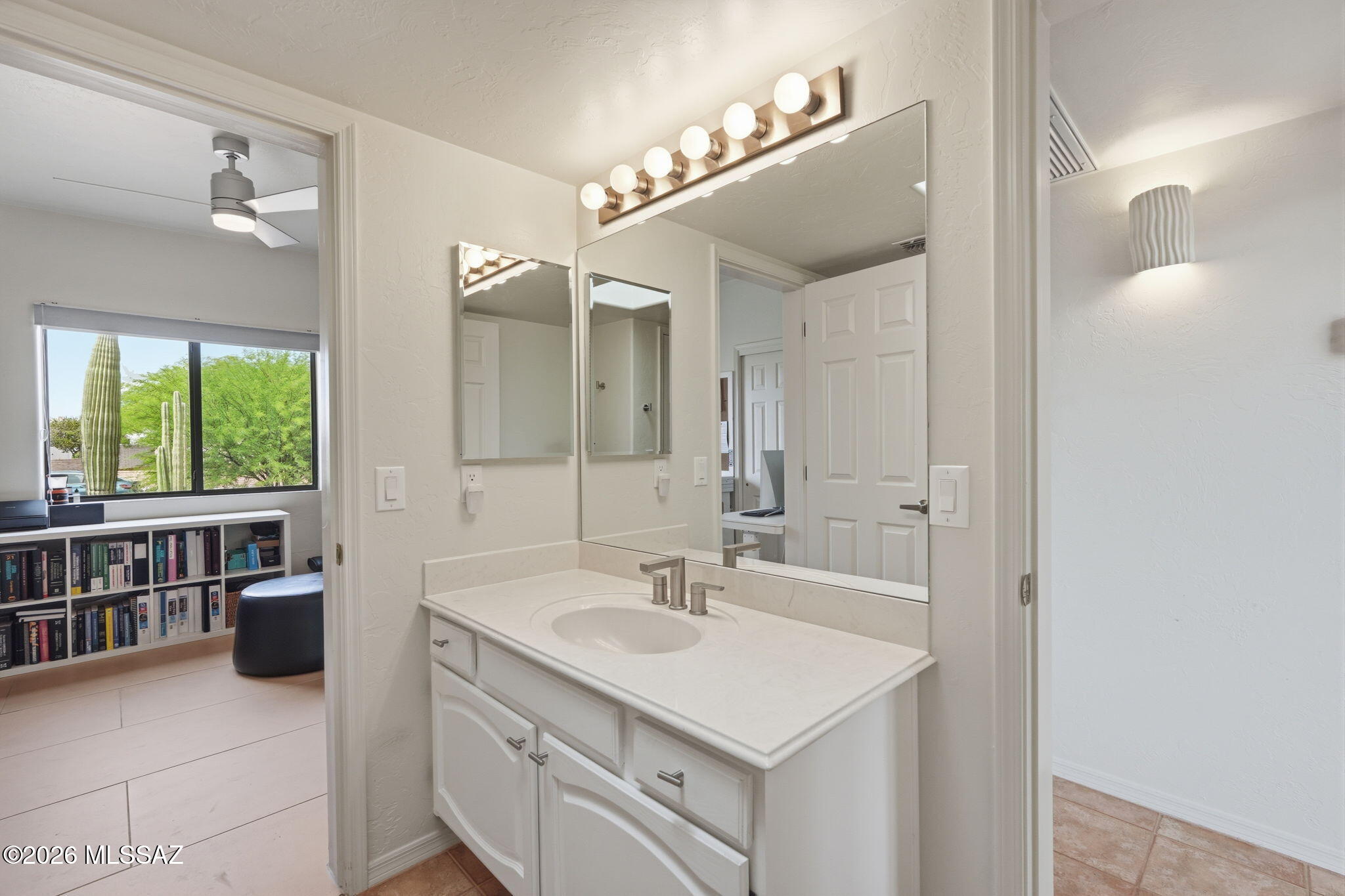 1097 W Corte Del Pintor