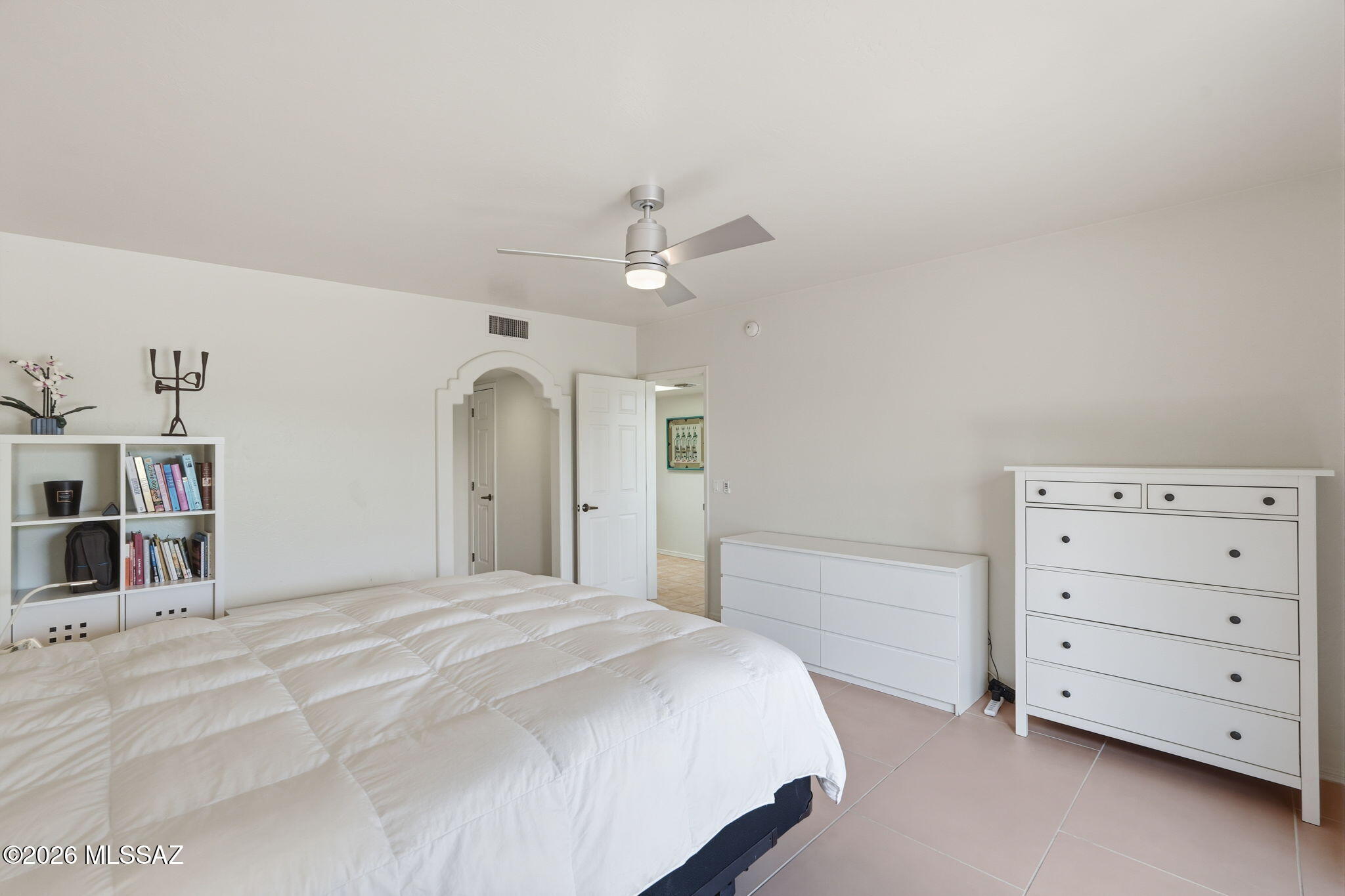 1097 W Corte Del Pintor