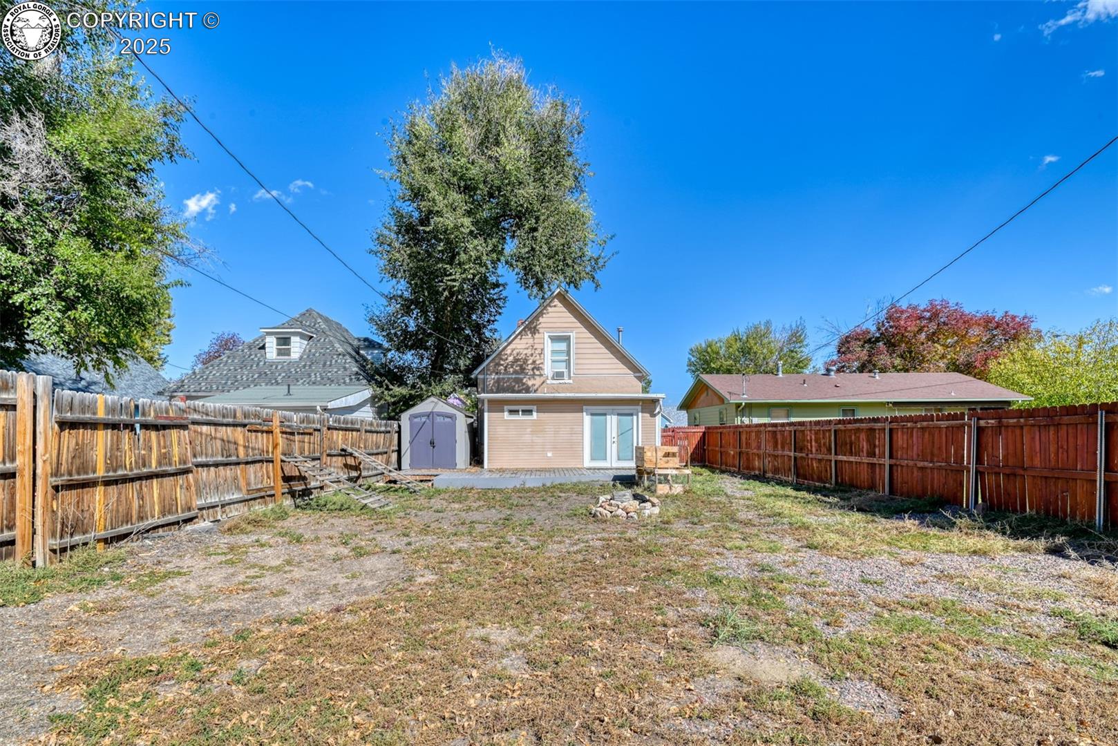 220 E 5th St