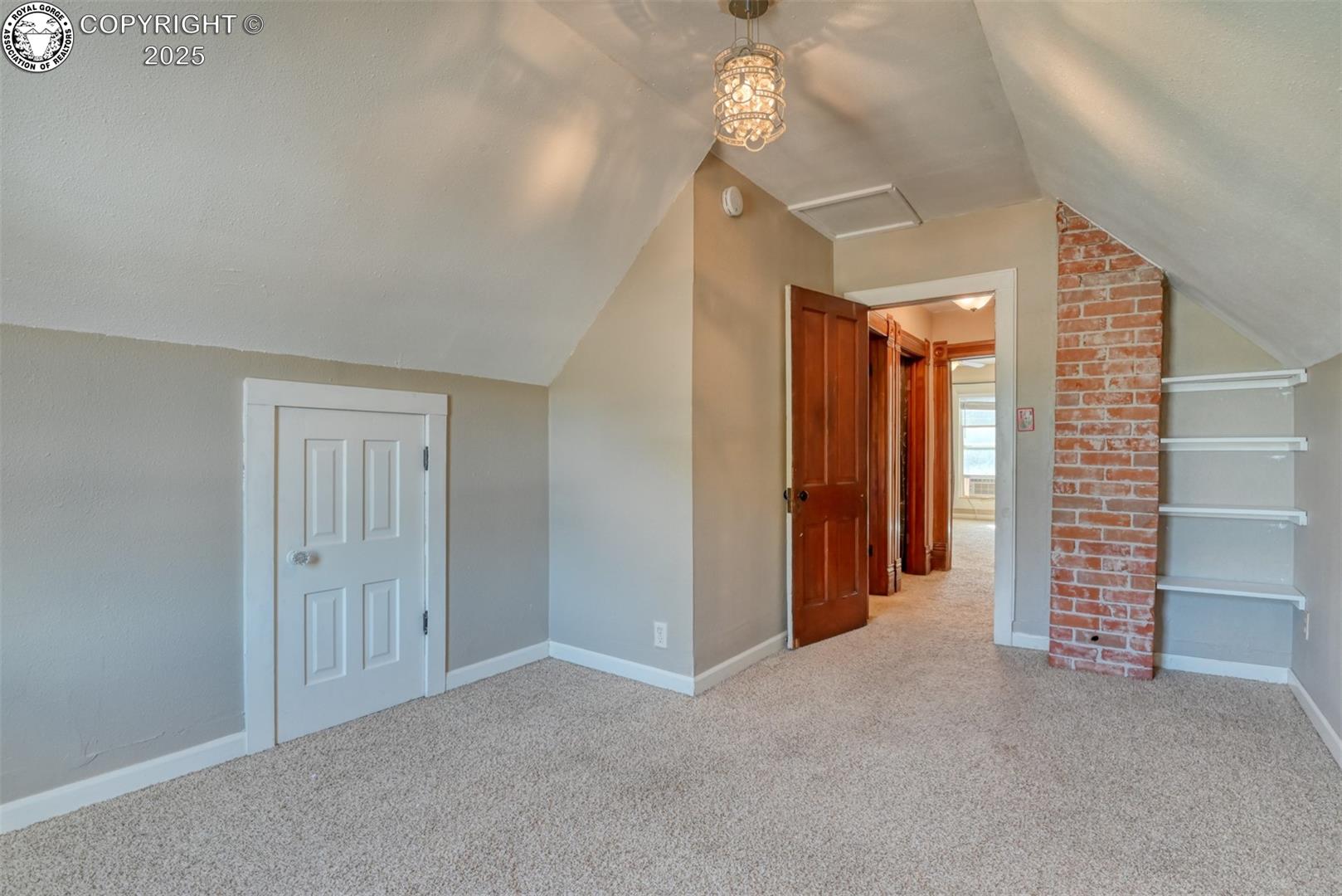220 E 5th St