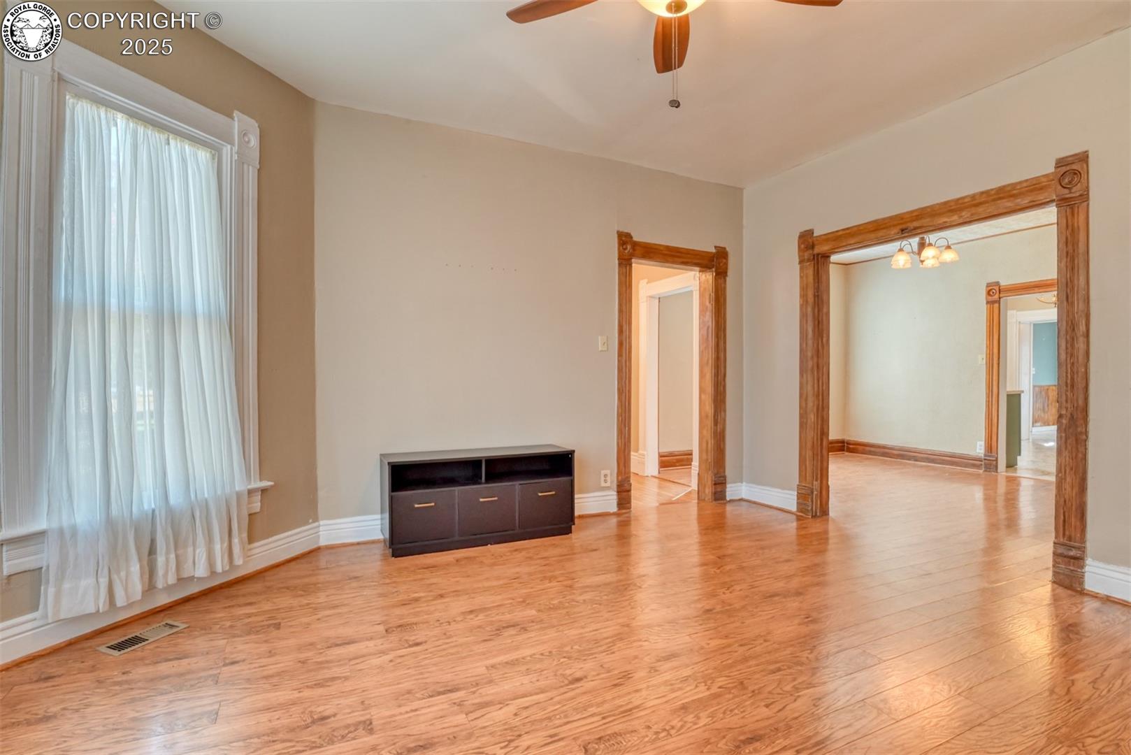 220 E 5th St