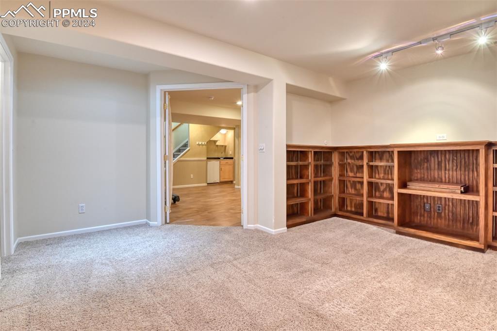 5055 Saddleback Heights