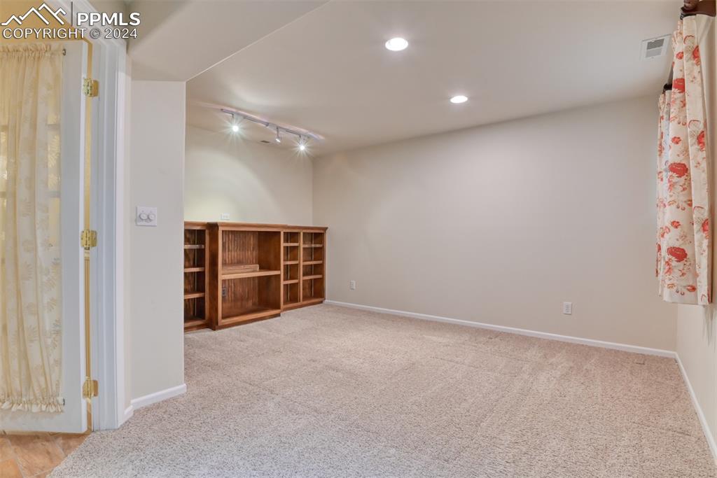 5055 Saddleback Heights
