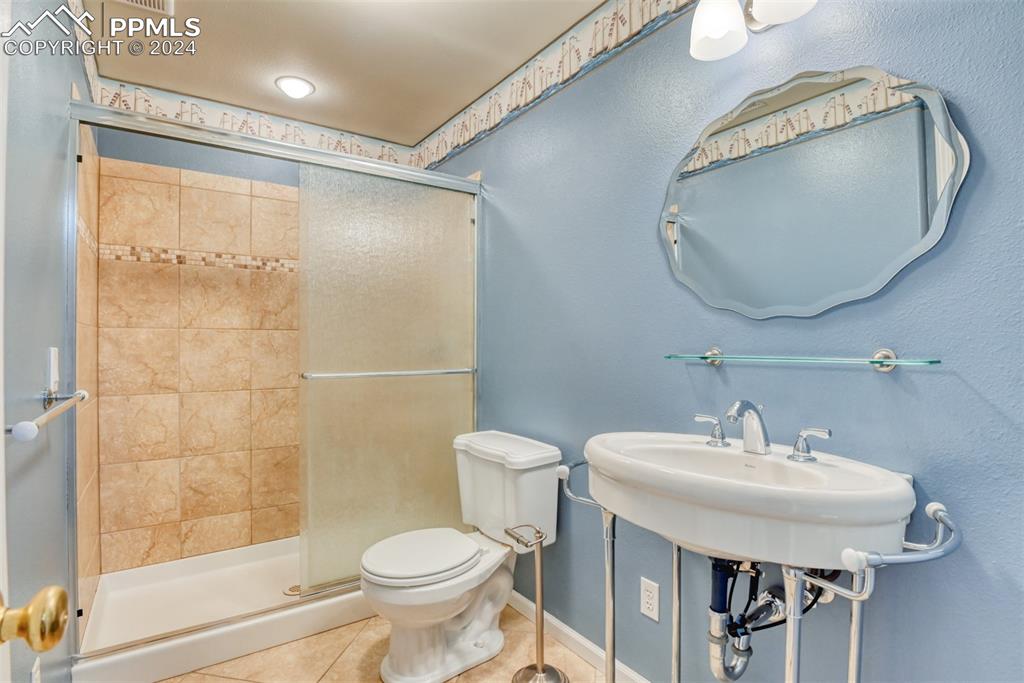5055 Saddleback Heights