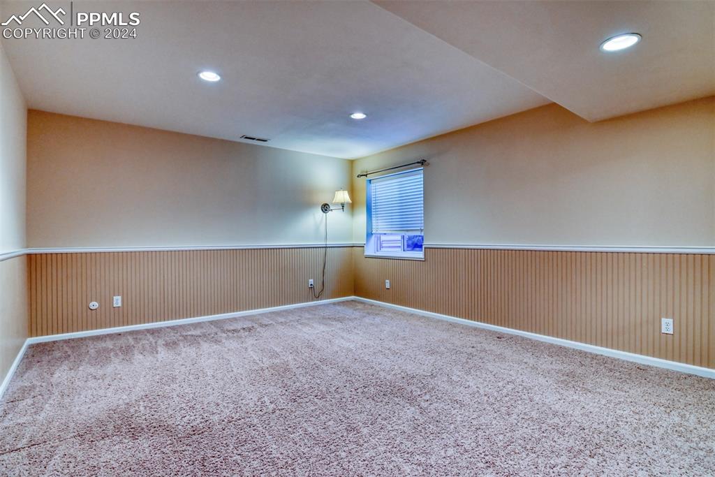 5055 Saddleback Heights