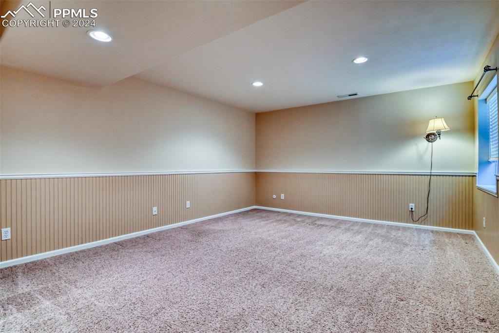 5055 Saddleback Heights