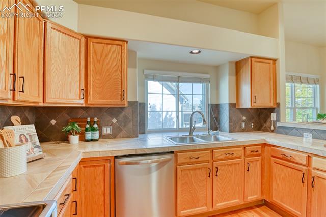 5055 Saddleback Heights