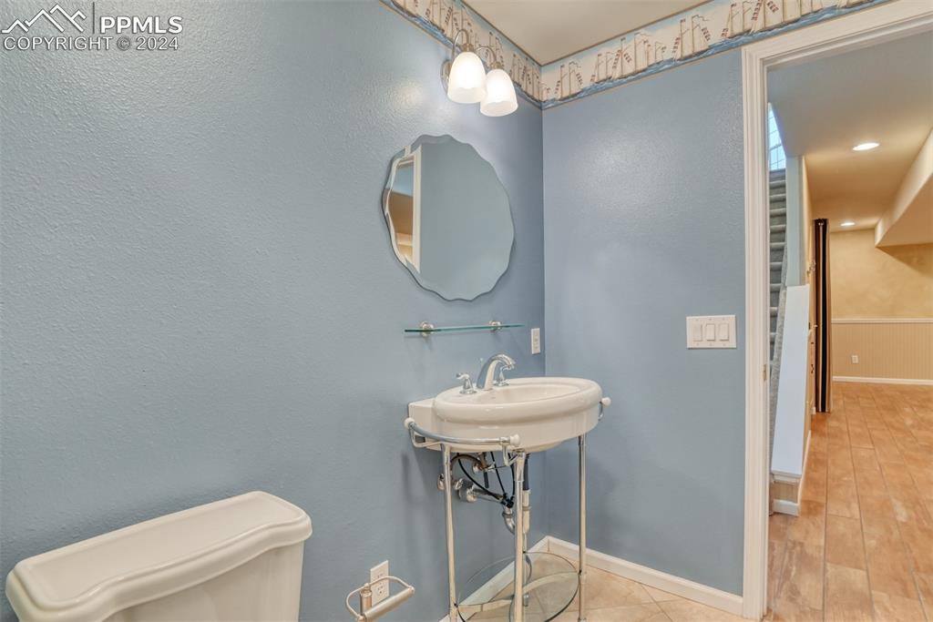 5055 Saddleback Heights