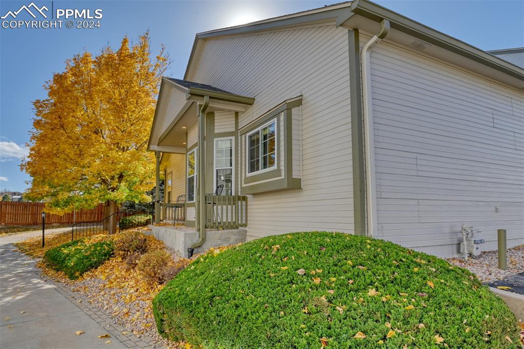 5055 Saddleback Heights