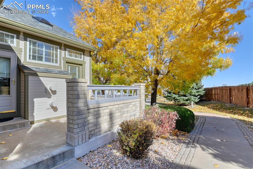 5055 Saddleback Heights