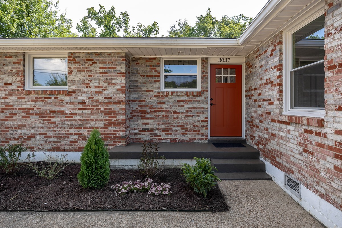 3837 Crouch Dr