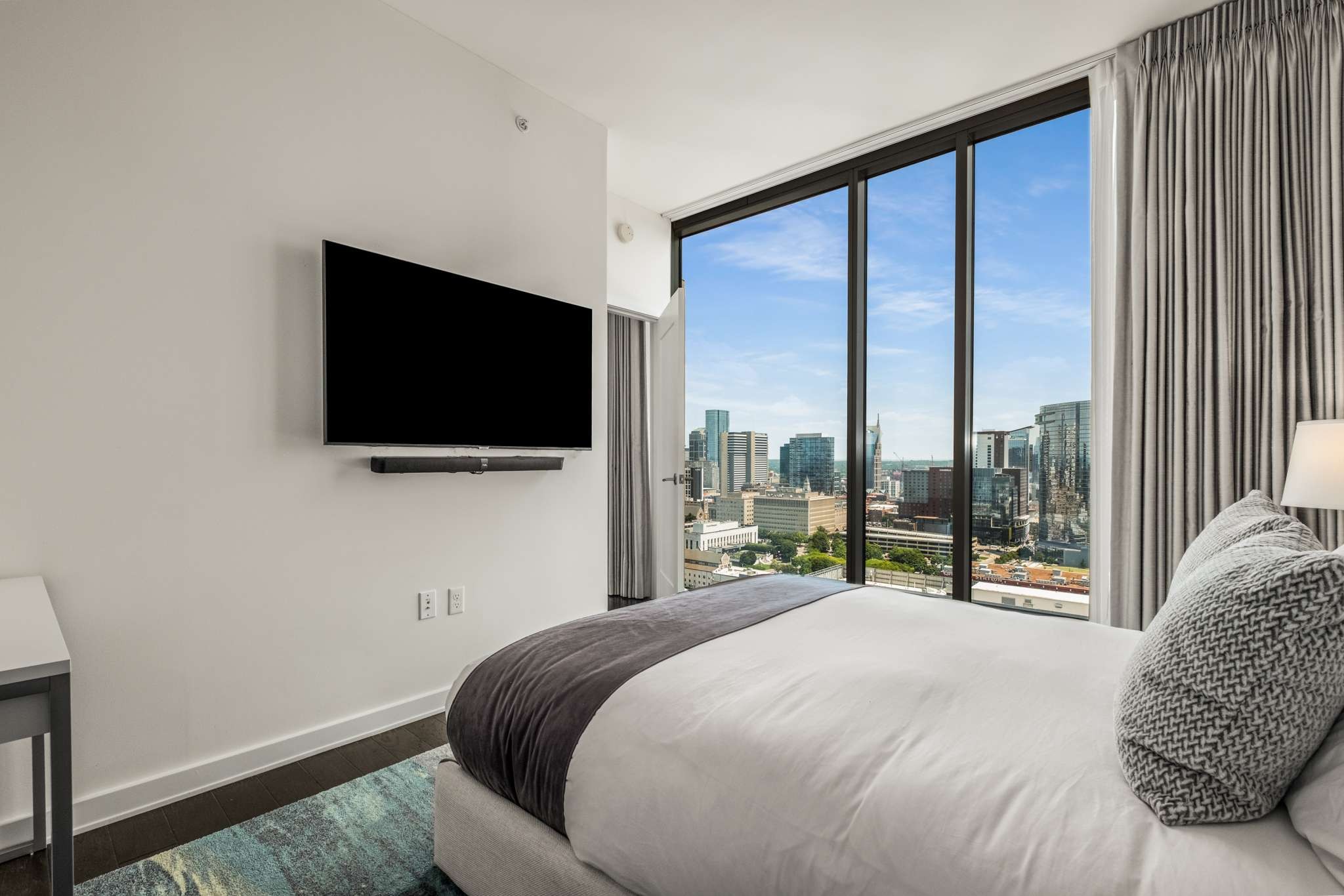 1212 Laurel St Unit: 2202