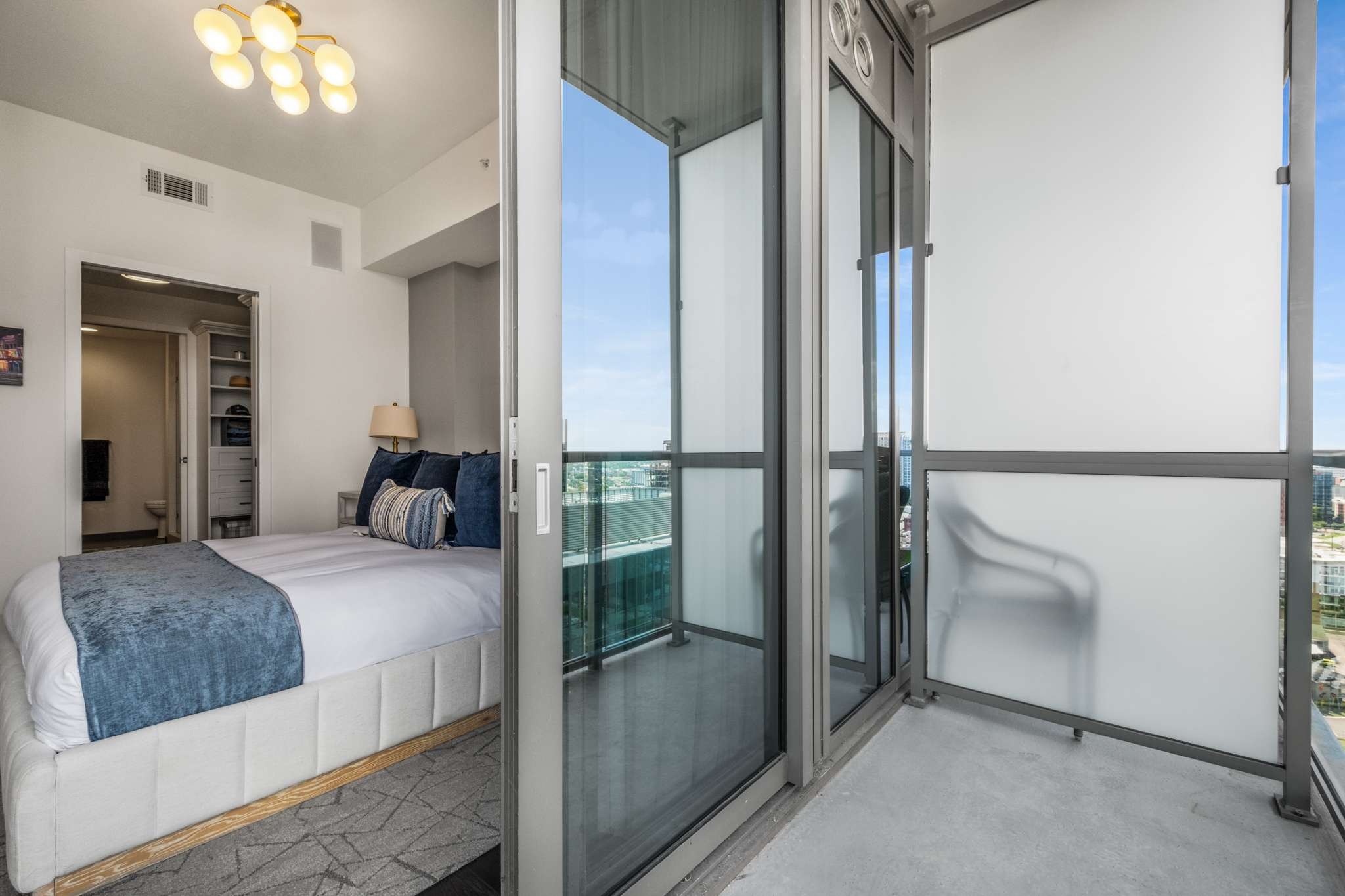 1212 Laurel St Unit: 2202