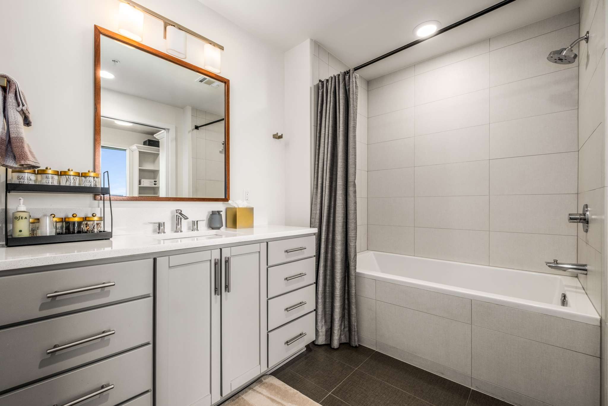 1212 Laurel St Unit: 2202