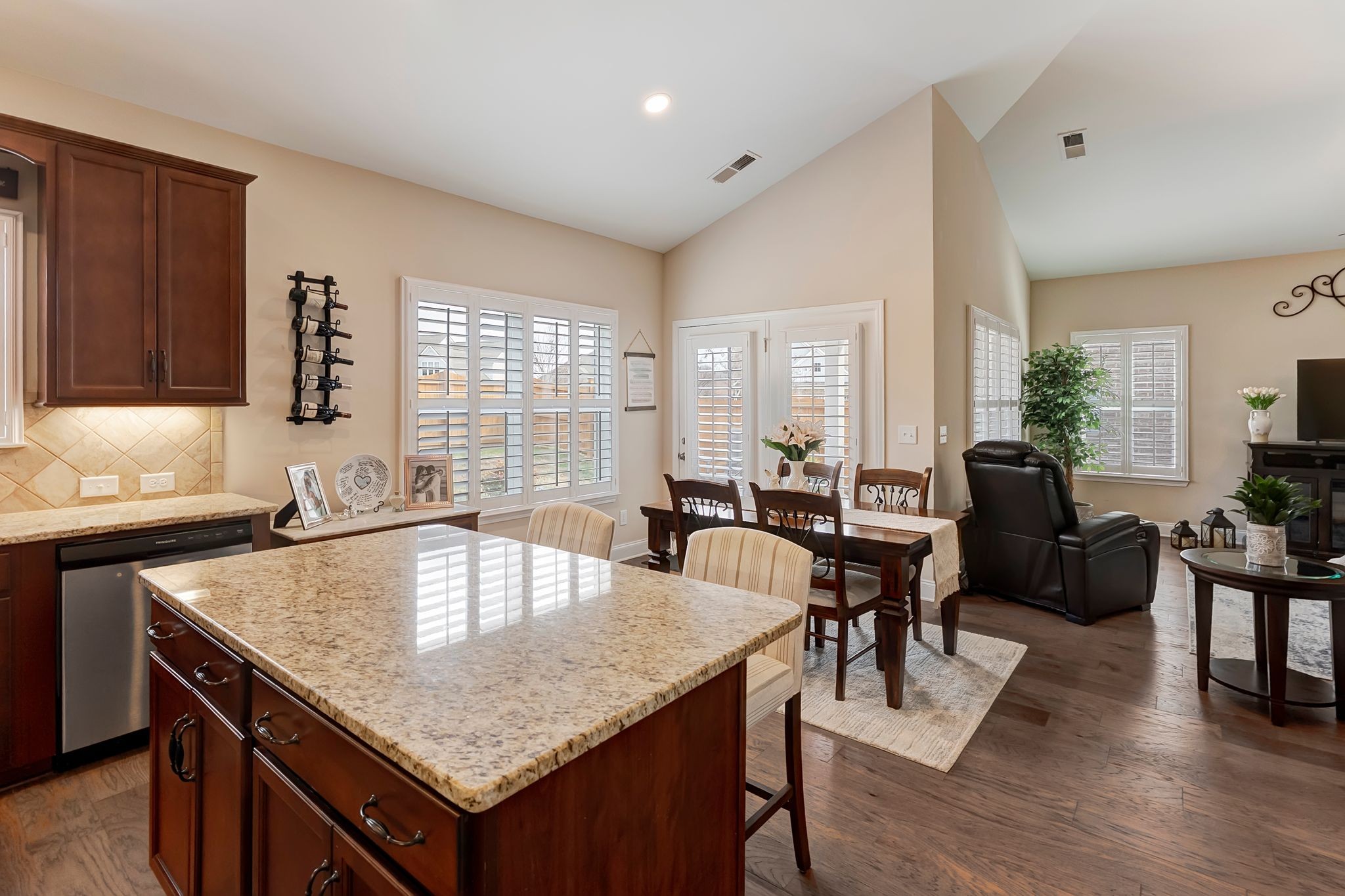 1326 Whispering Oaks Dr