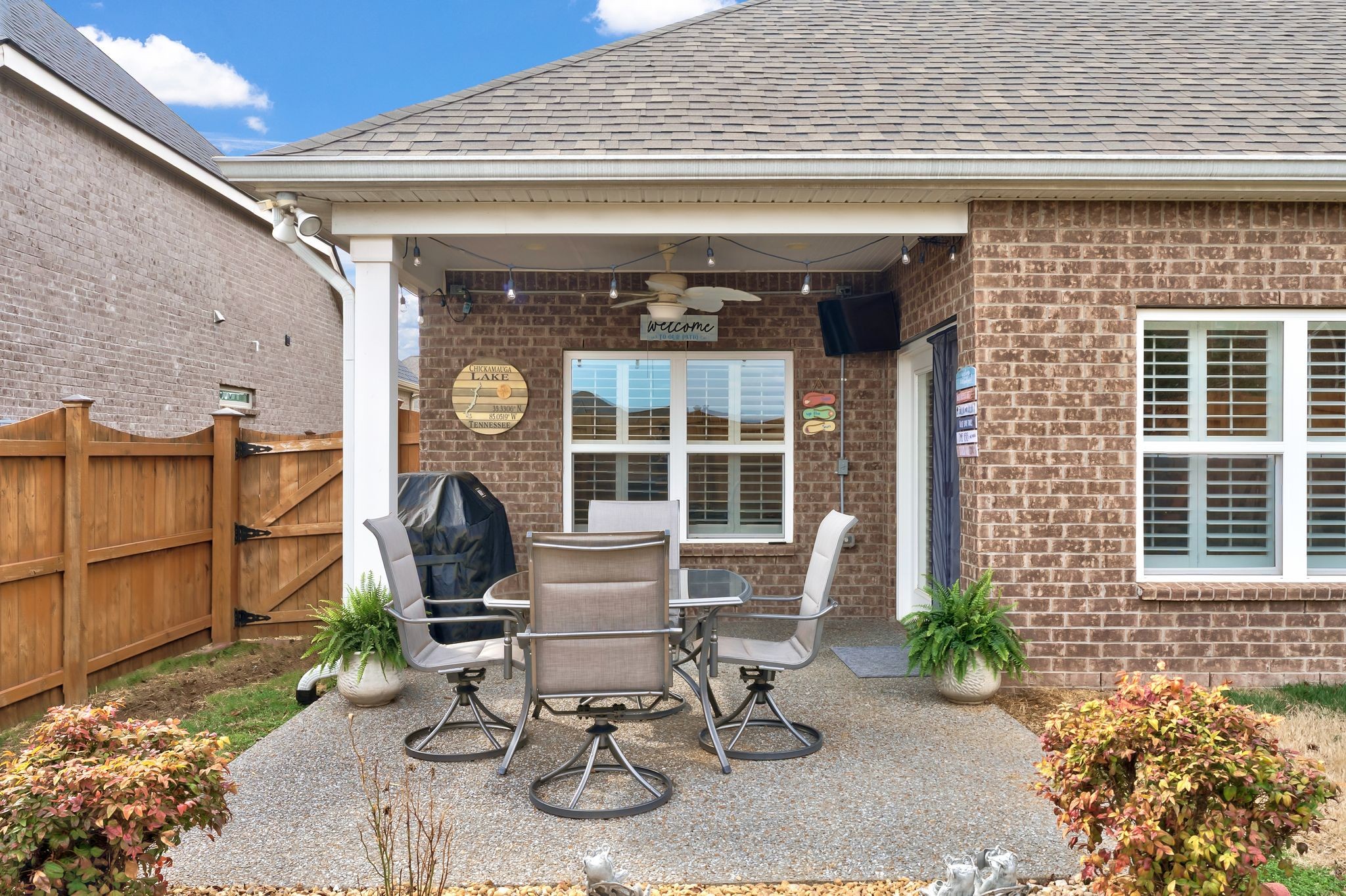 1326 Whispering Oaks Dr