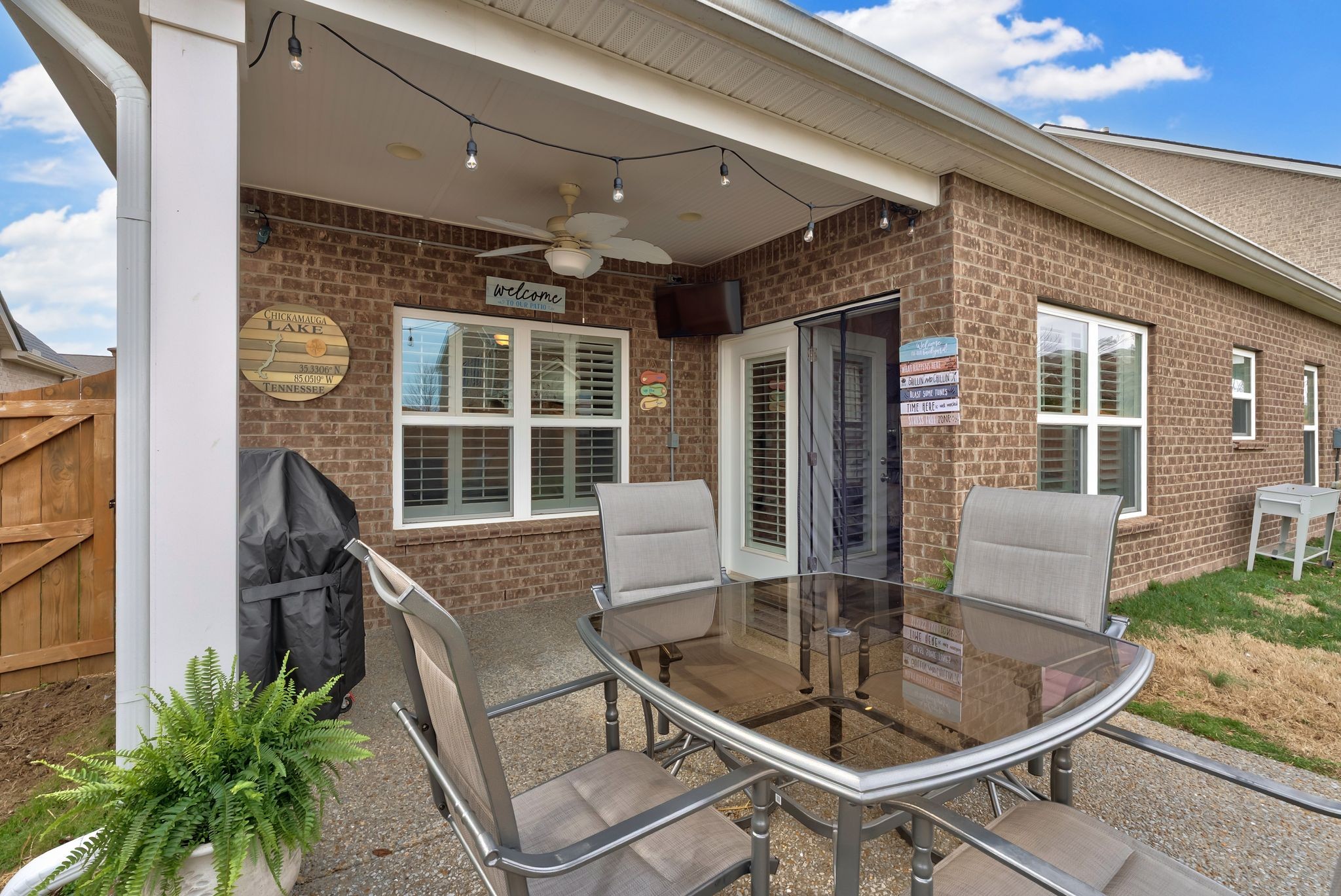 1326 Whispering Oaks Dr