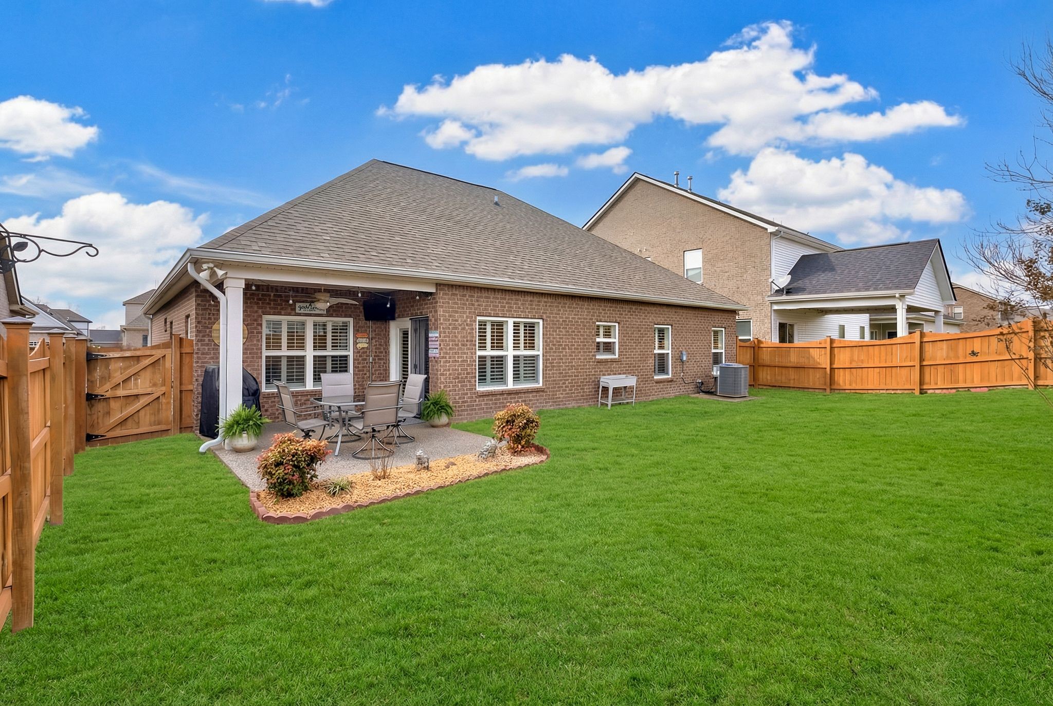 1326 Whispering Oaks Dr