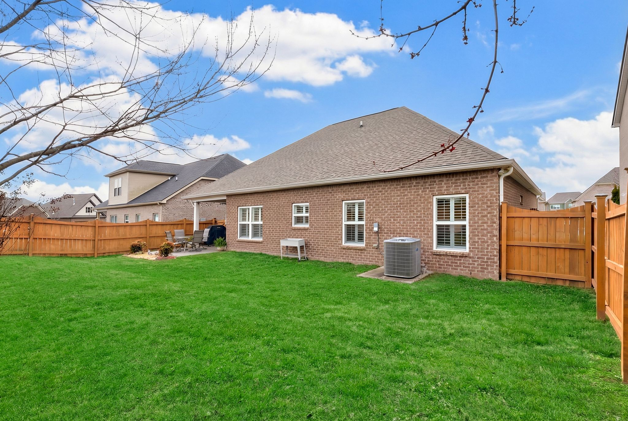 1326 Whispering Oaks Dr