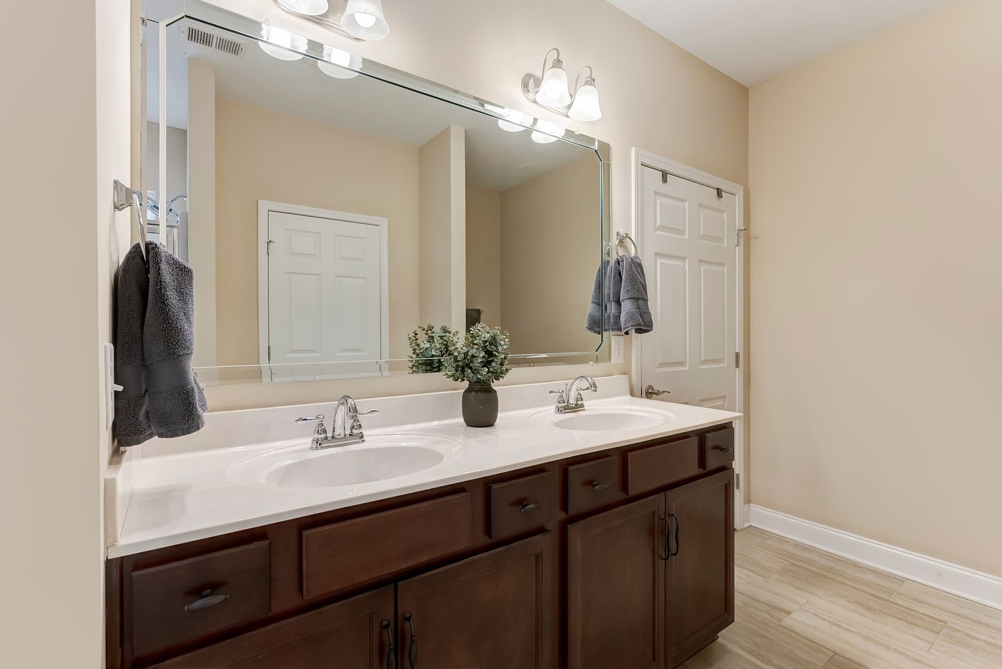 1326 Whispering Oaks Dr