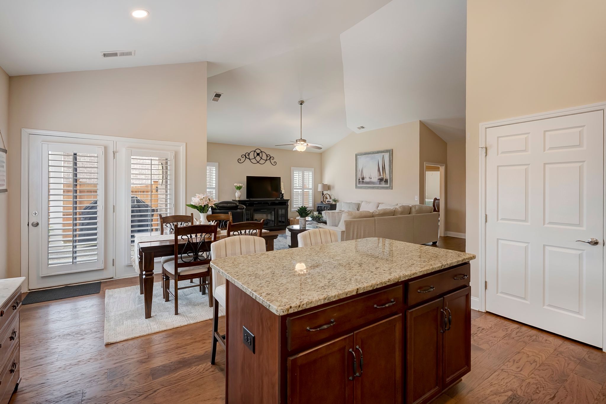 1326 Whispering Oaks Dr