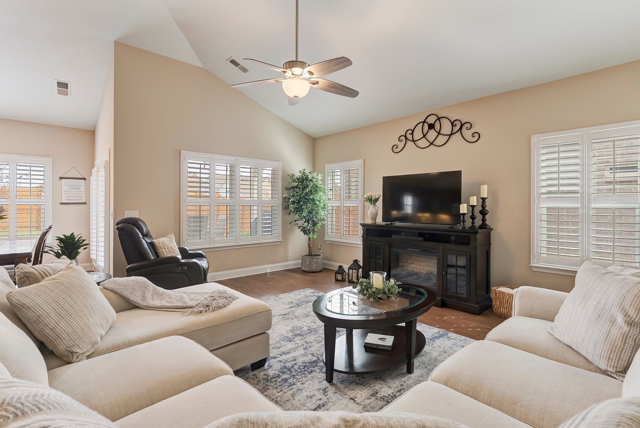 1326 Whispering Oaks Dr