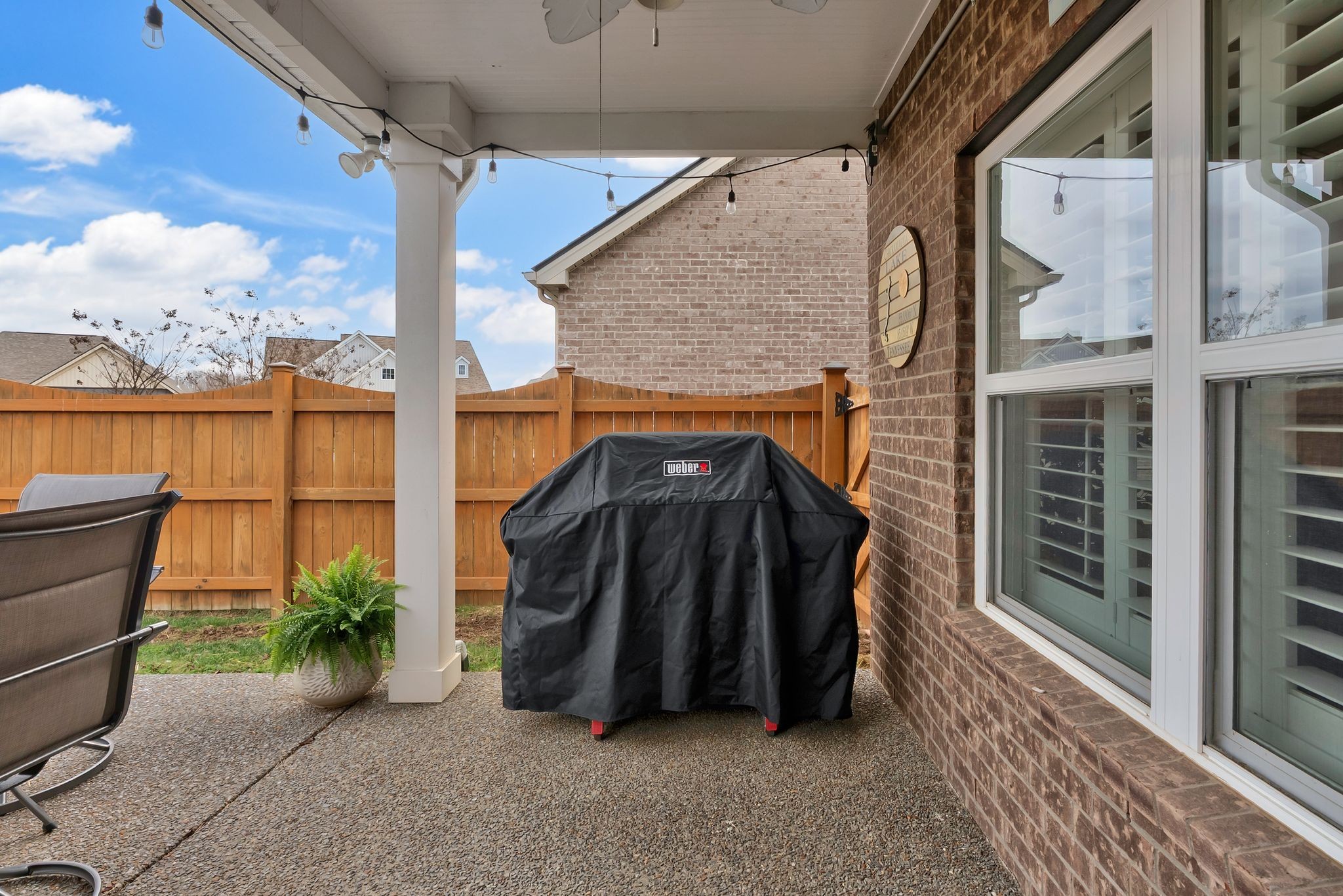 1326 Whispering Oaks Dr